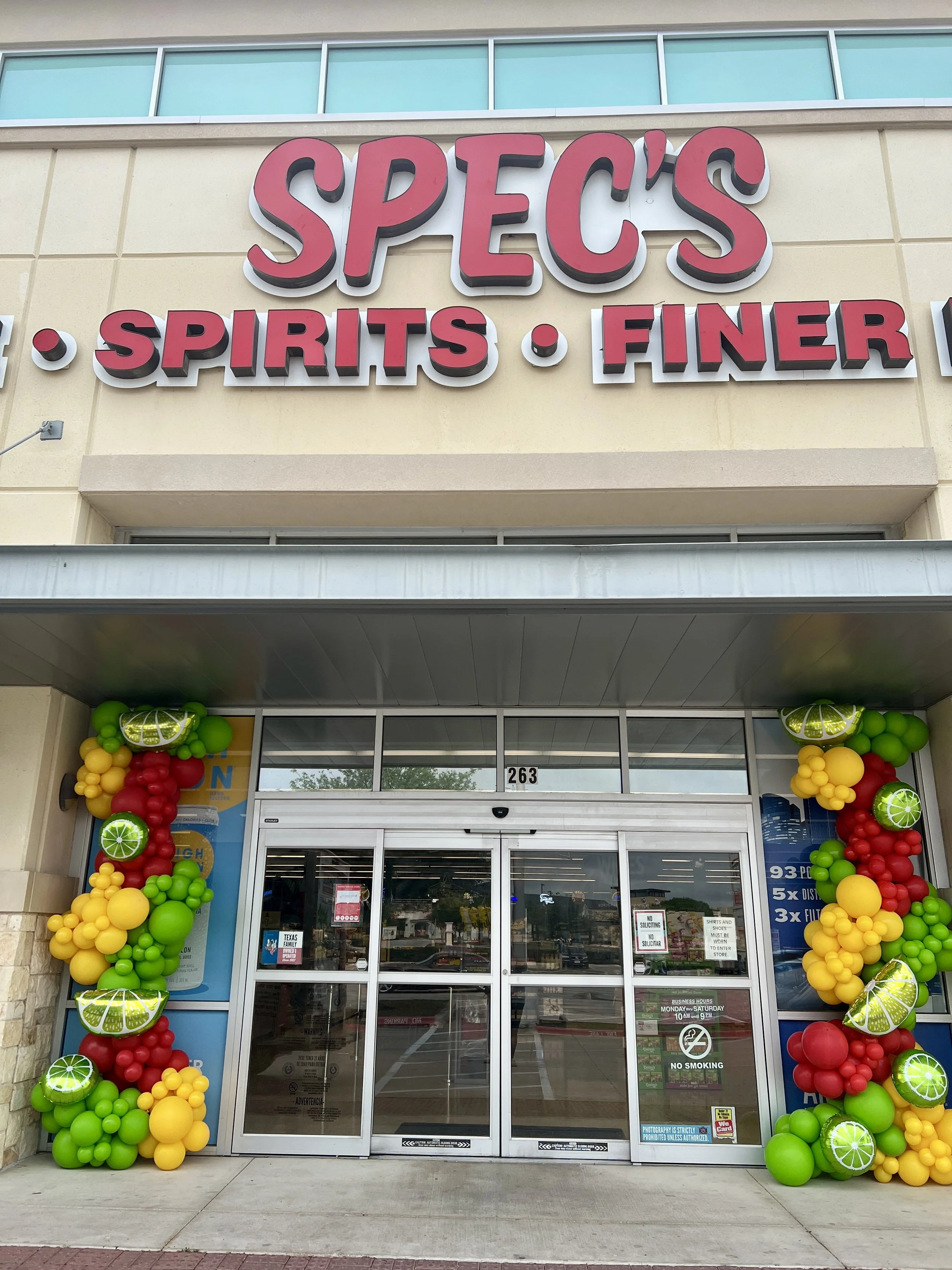 Make an unforgettable first impression with our outdoor balloon garlands. Perfect for storefronts, grand openings, and high traffic events like our installation outside Spec's in New Braunfels for Gabriel Iglesia's Pocho Fino Tequila meet & greet. 

