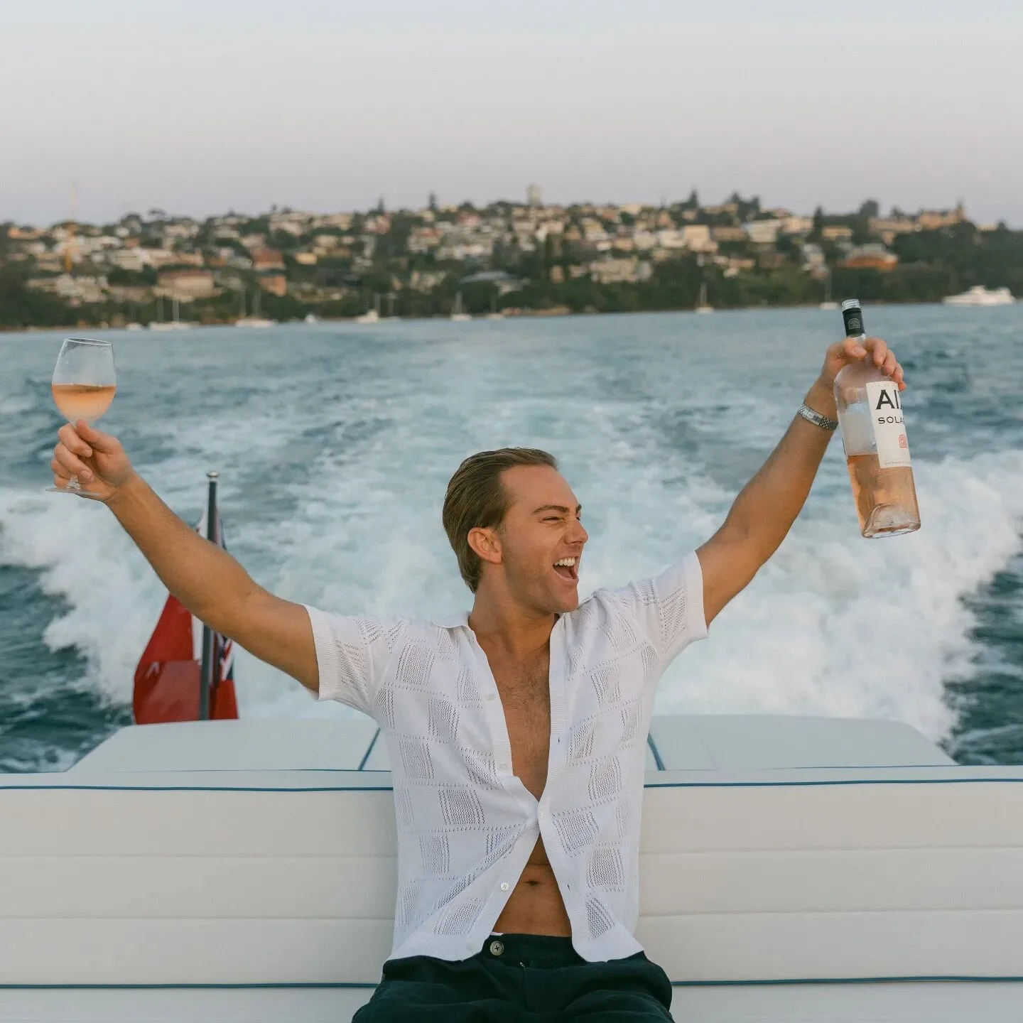 Friday Feels 🍾

#seenonsolaris #vandutch56