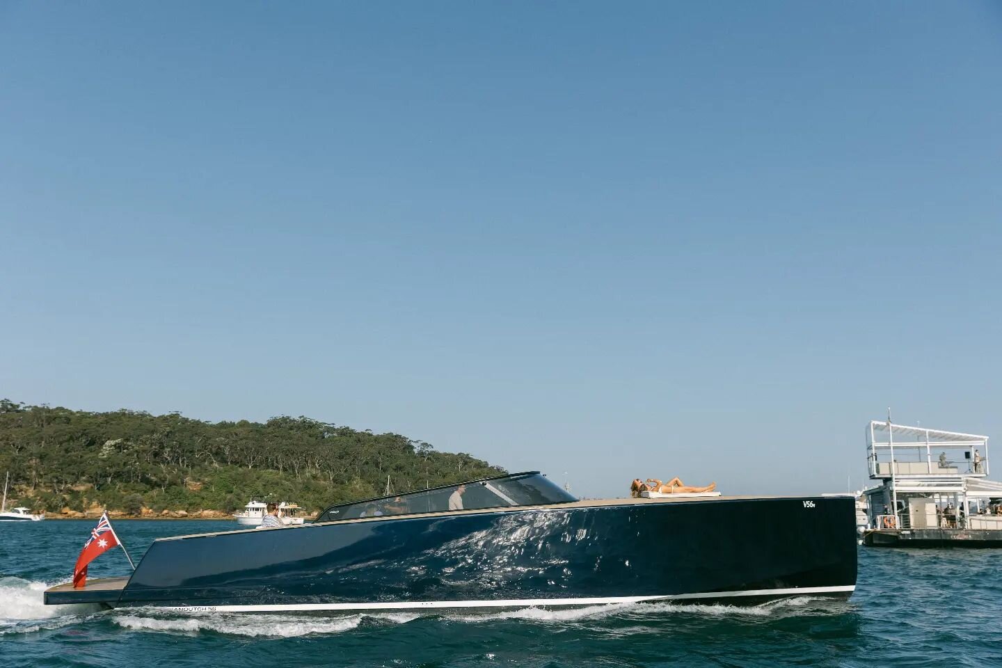 Solaris vs @theislandsydney 

#sydneyharbour #vandutch56 #yachtlife #charter