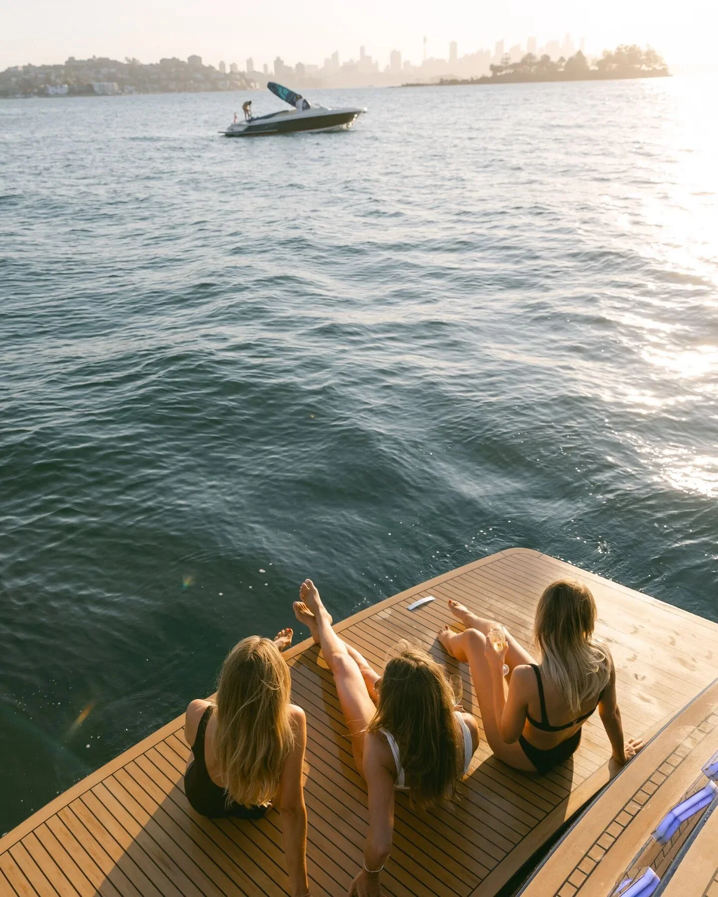 Where there is a woman, there is magic ✨️ #internationalwomensday #solaris #vandutch56
#sydneyharbour