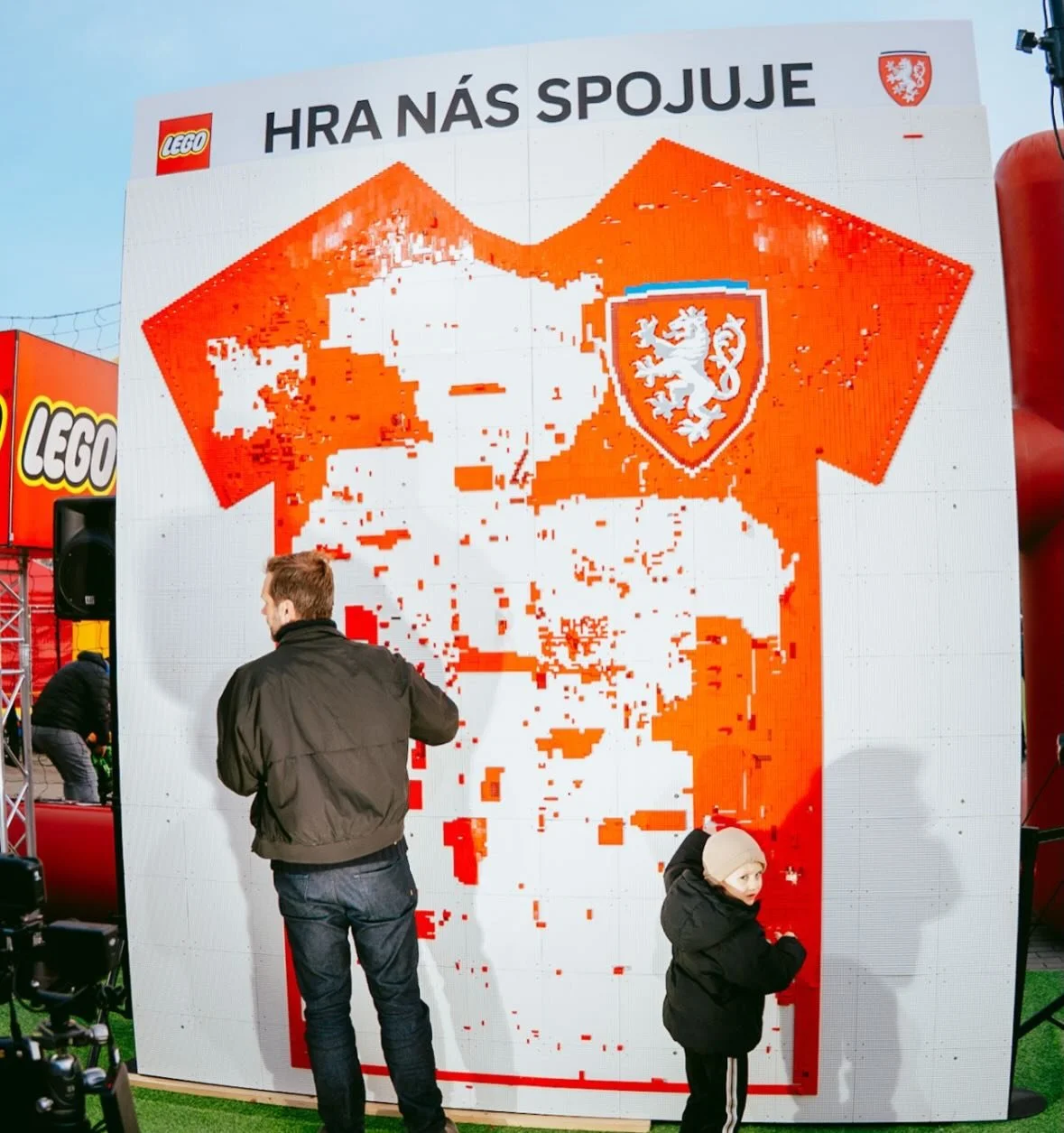 The Czech national team partnered with LEGO to create an incredible fan zone experience where fans had an opportunity to construct a LEGO version of the team&rsquo;s kit in a high-energy, interactive fan zone.