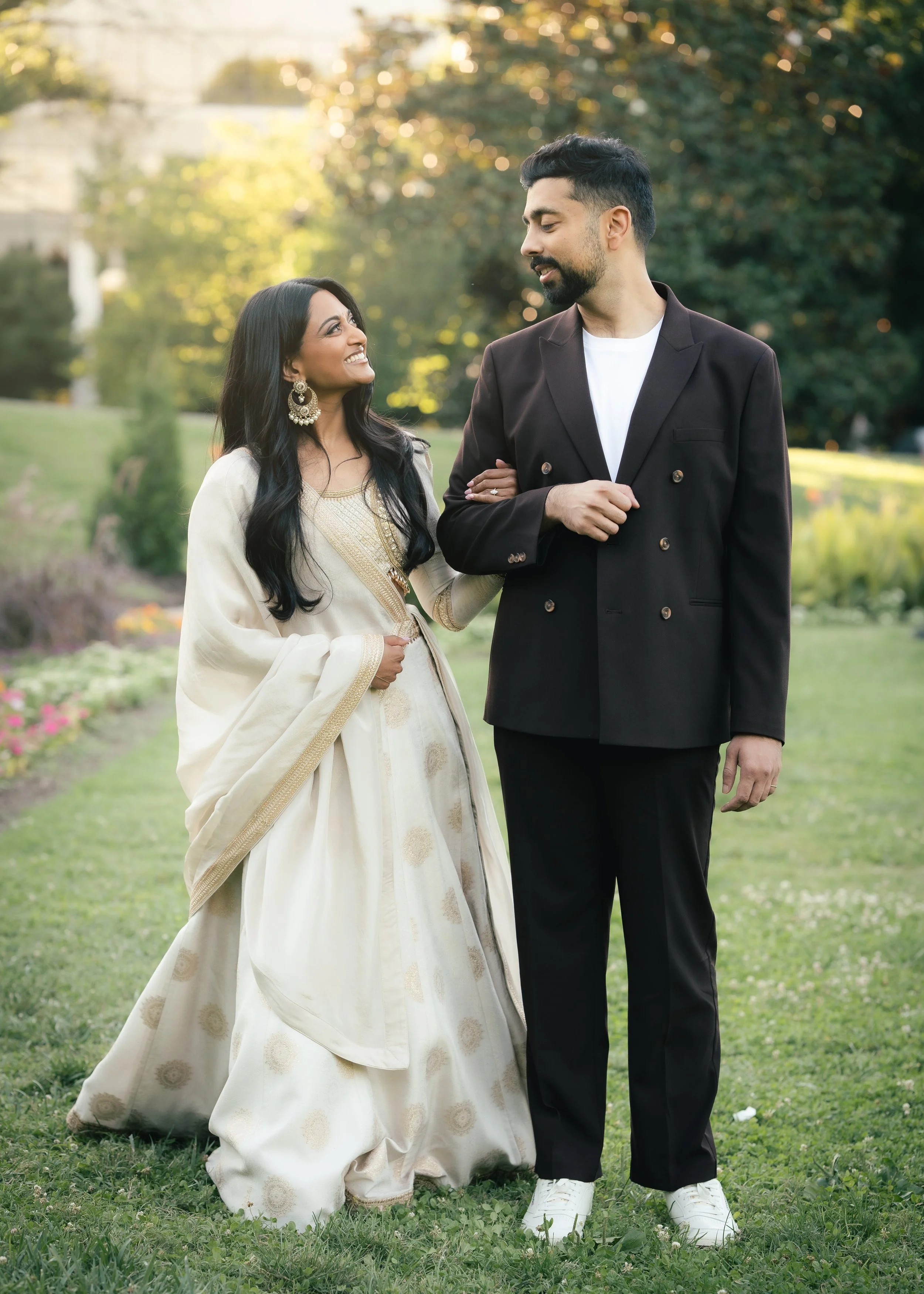 Romantic & Elegant Engagement Photoshoot at Centennial Park Nashville