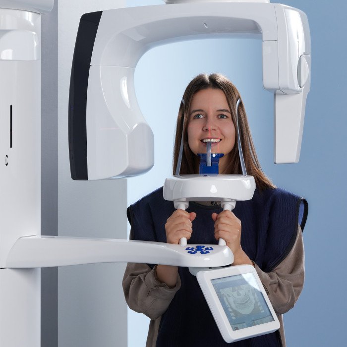 Extraoral-ProXam-2D_Patient-standing2_4000px.jpg