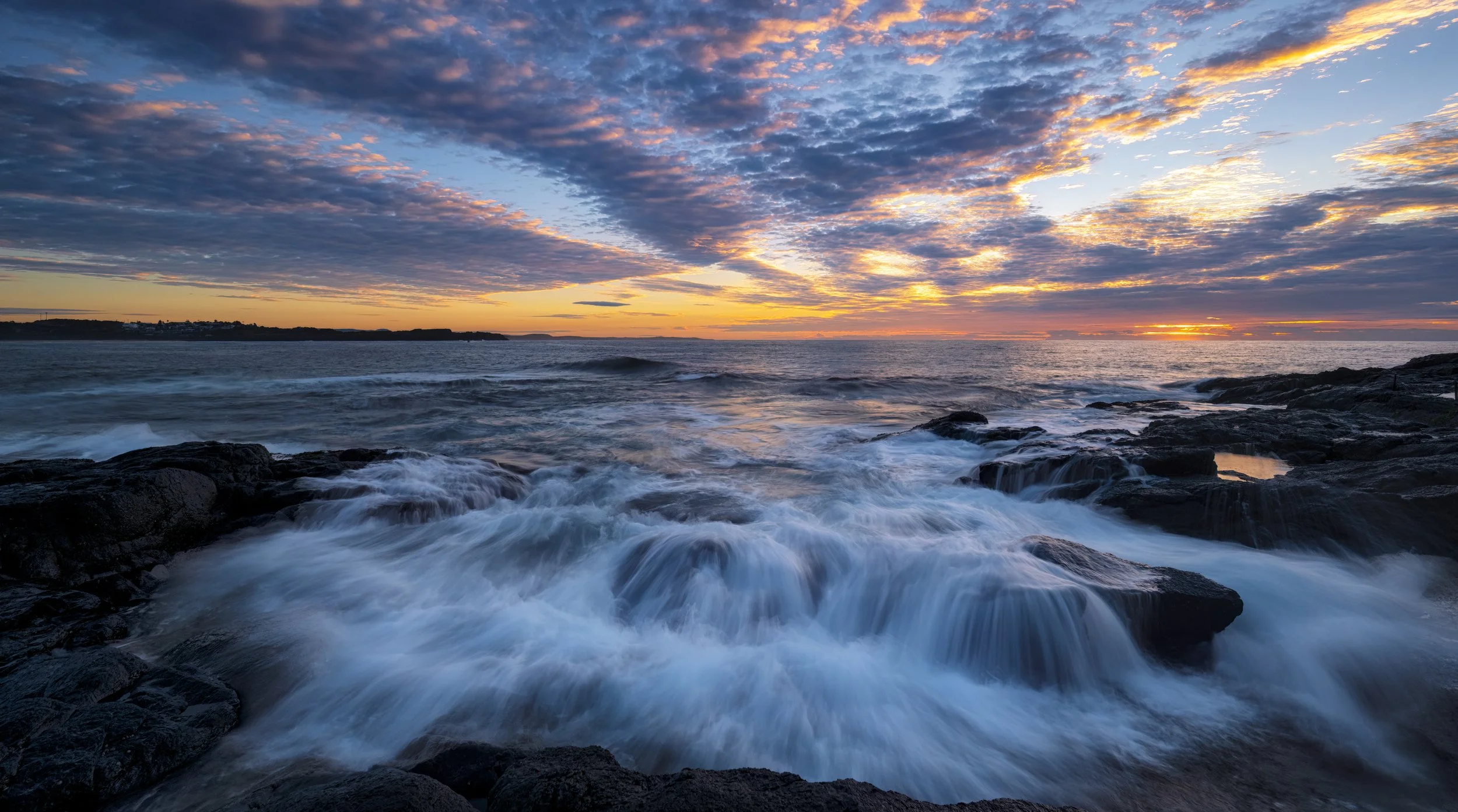 Kiama rock pool at Sunrise 