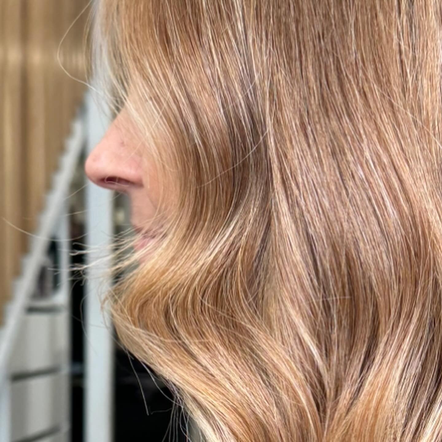 Up close and personal with @kiara.studioah 🐚

Kiara is now looking for balayage and blonde models, send us a message to inquire now