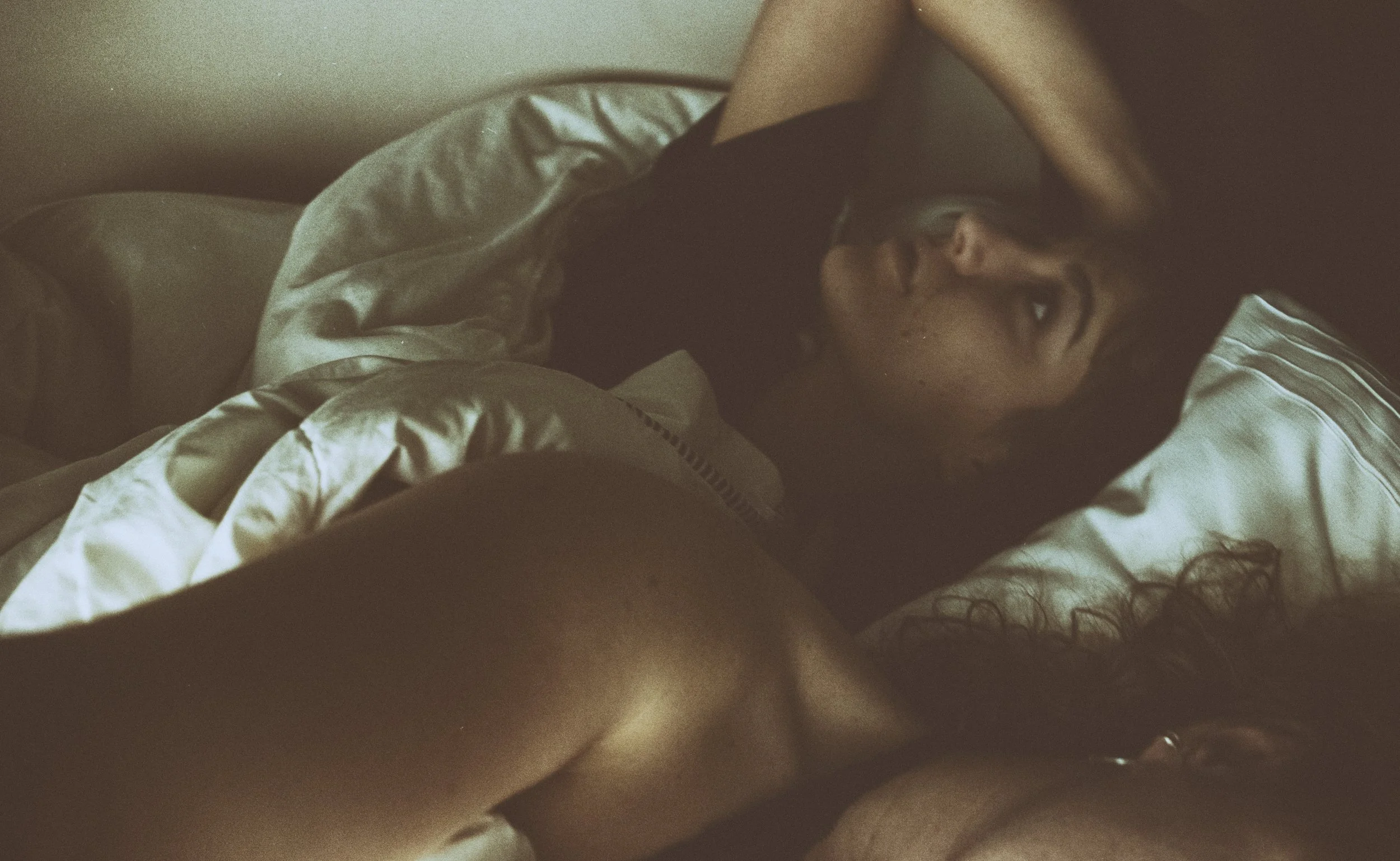 Familia_Voyeur Mati y yo cama.jpg