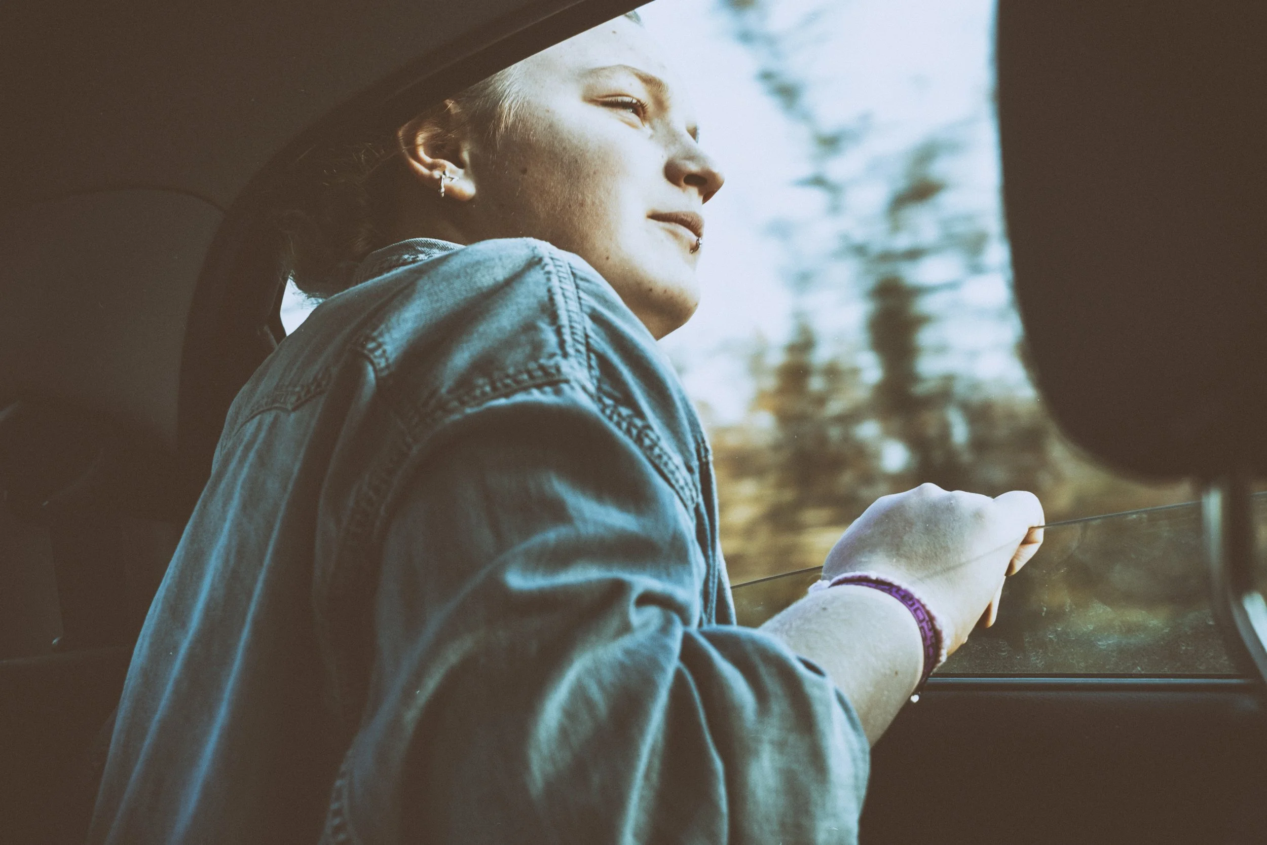 Familia_Voyeur leila coche II.jpg