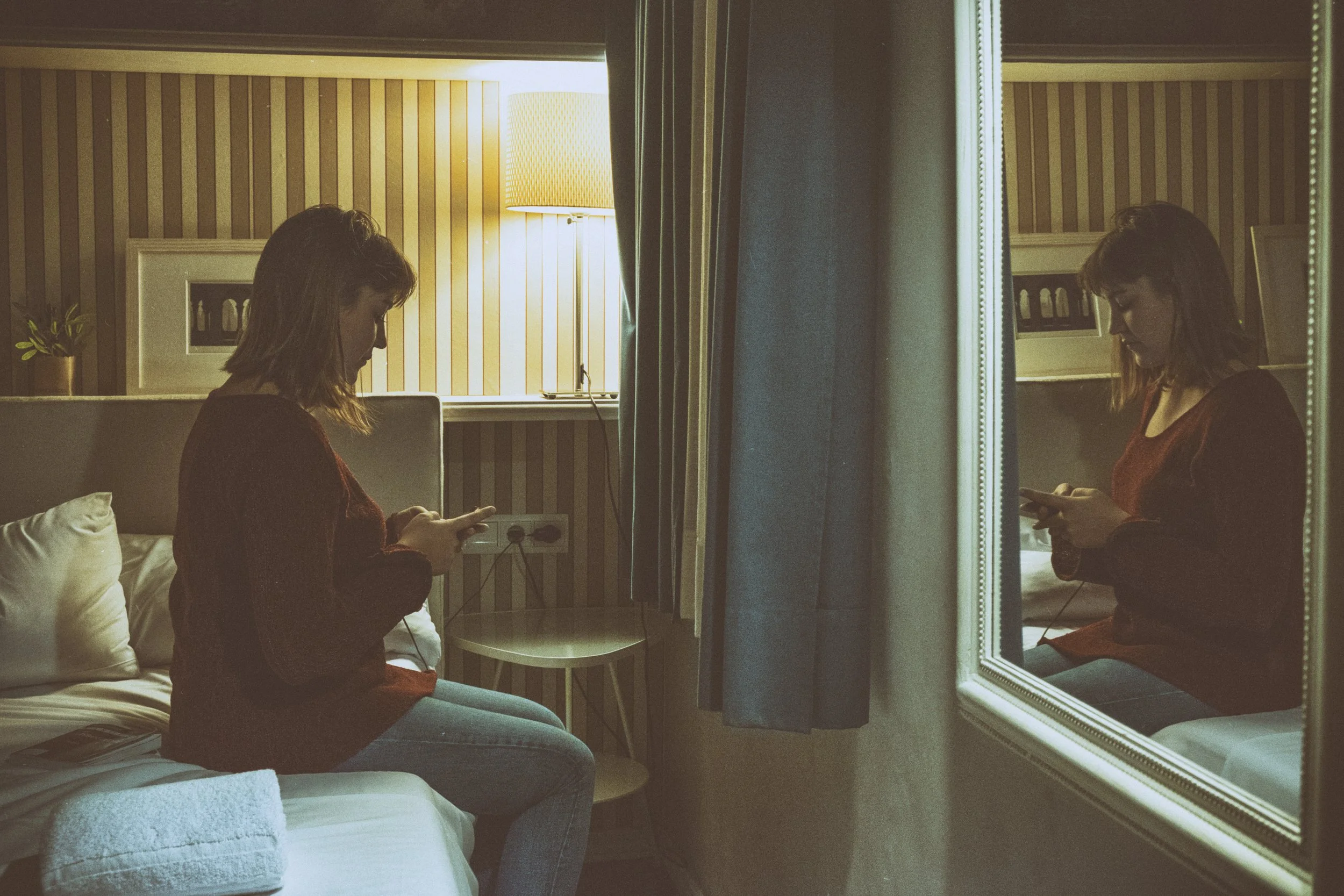 Familia_Voyeur Mati espejo.jpg