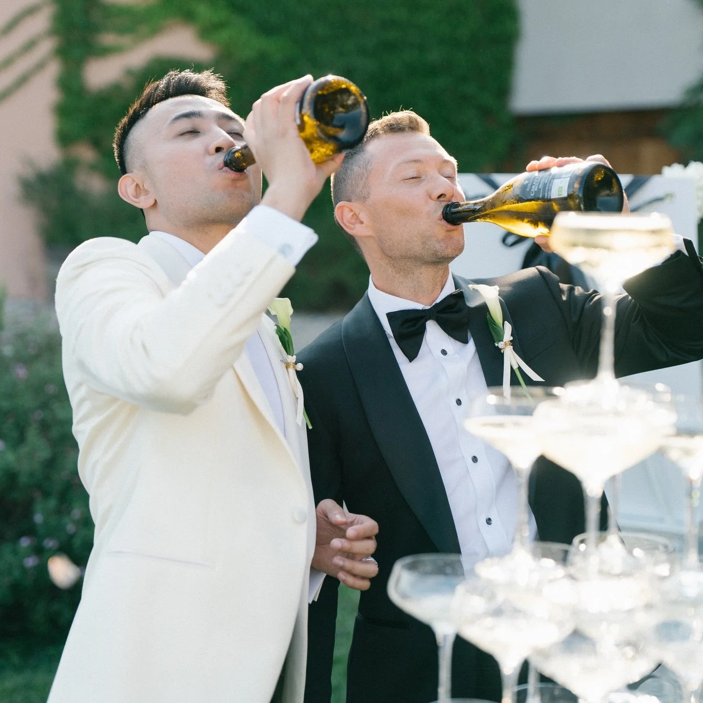 07.08.25 💍

The aperitivo! 🥂🥂🥂

@castellodimorcote_weddings
@irenefucci
@tiamafilms
@mattpetrone_
@massimo.giudici_flowers 
@castellodimorcote_eventi 

#wedding #weddings #weddingday #destinationwedding #switzerland
