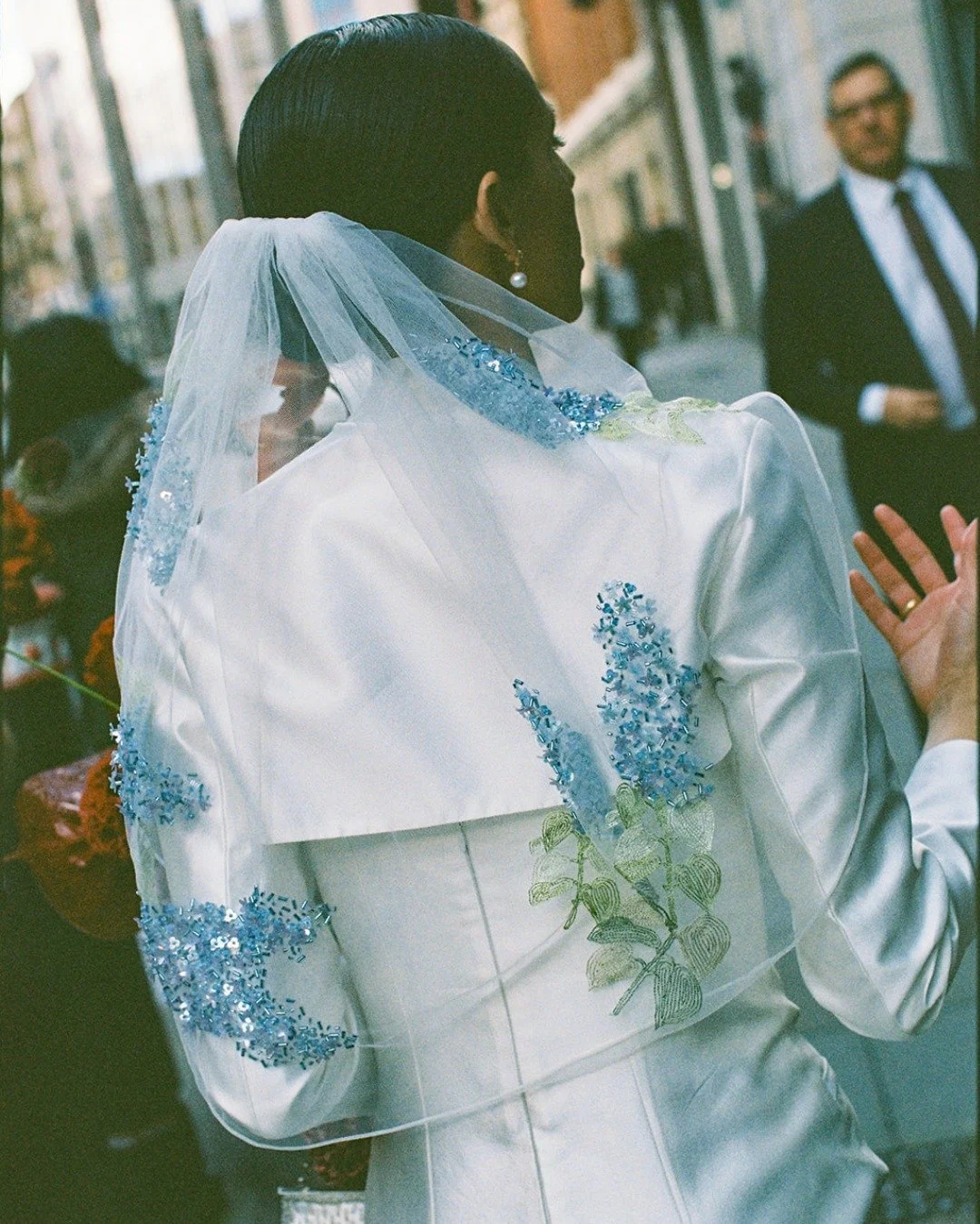A moment for the veil... 🪻

Photo | @dan.mccourt
Veil | @bernadetteantwerp rented from @hurr