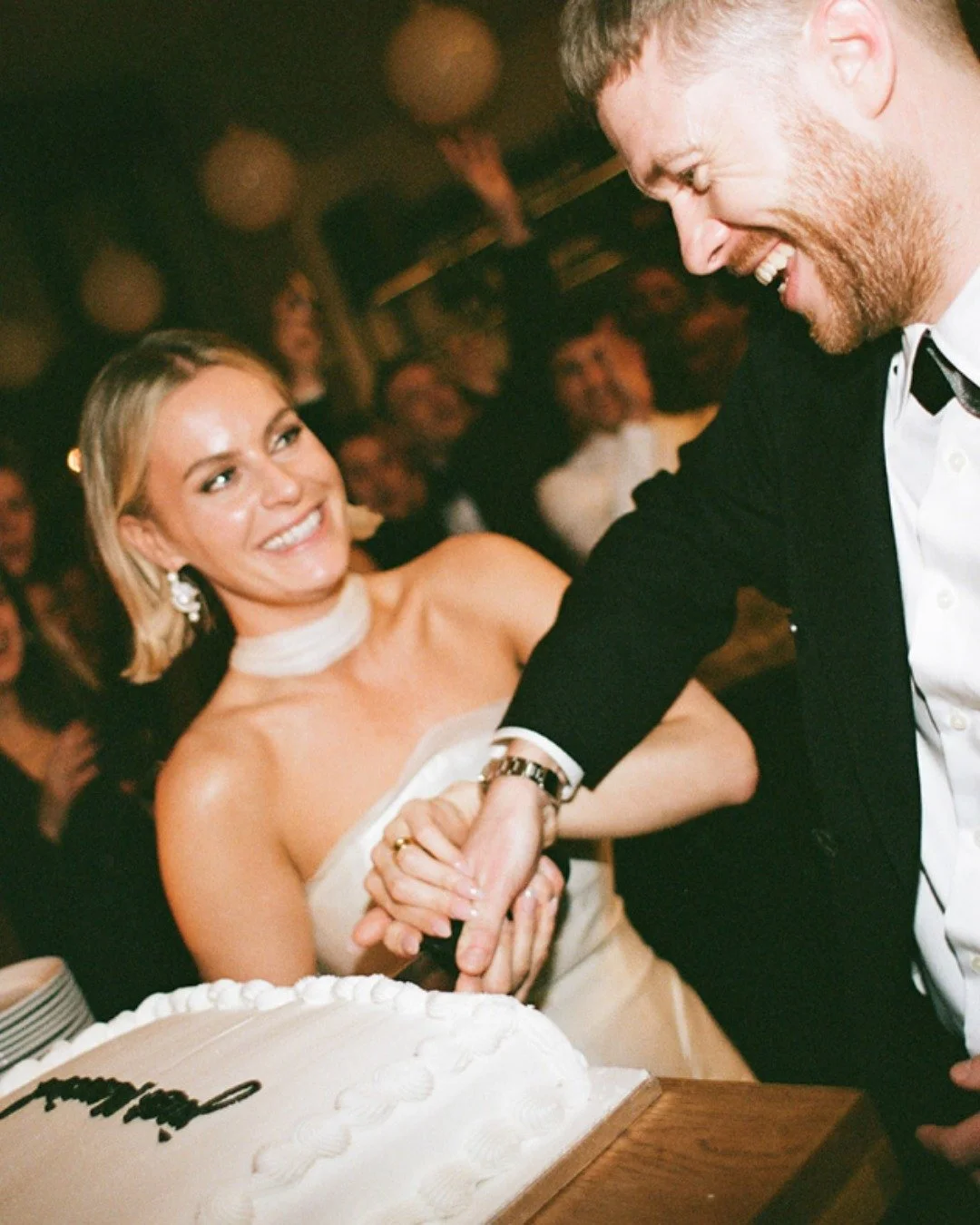 Micro wedding. Maximum vibes. Fancy footwork guaranteed 💃✨ Shoutout to @bambi_e8 for the perfect East London backdrop.

Venue | @bambi_e8
Wedding Planner | @rebeccavalentinedesign
Photographer | @dan.mccourt
Flowers | @sage.flowers
Caracaturist | @s