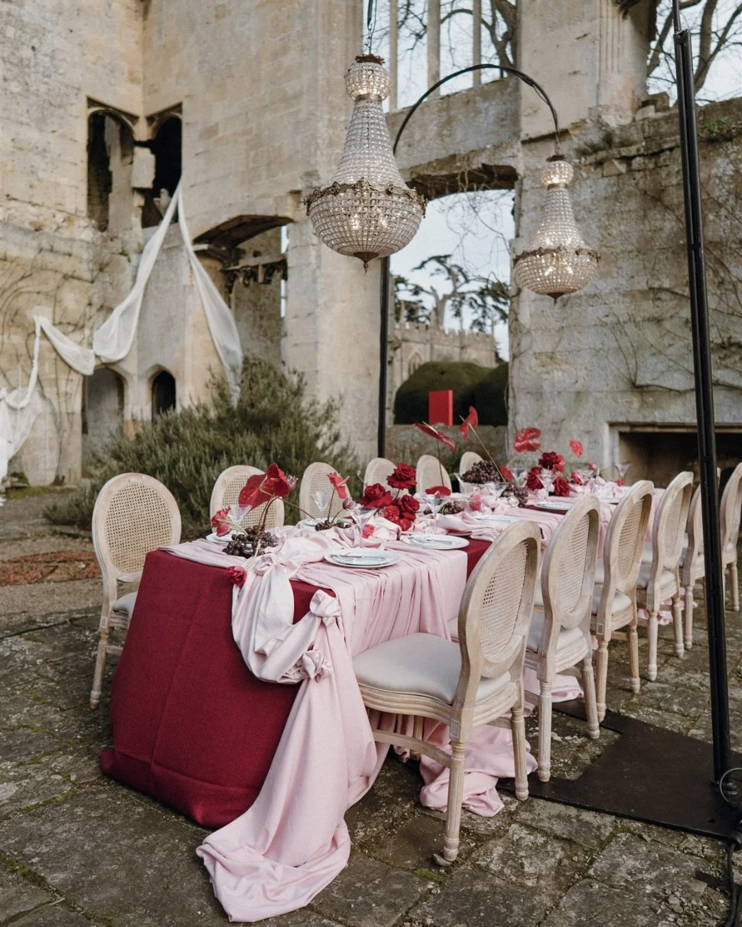 Obsessed 👀

Bold, romantic, and unapologetically expressive.

This tablescape was designed to feel rich in texture, colour, and detail, where every element plays its part, but together creates something truly striking.

Photographer | @georginaharri