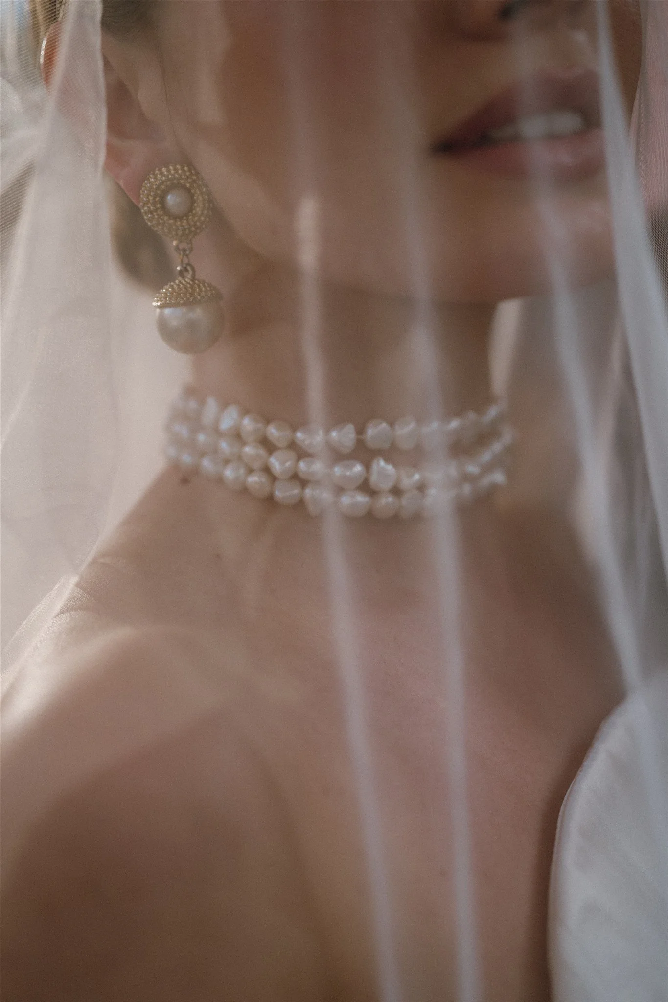 elegant-bridal-details-church-wedding.jpg