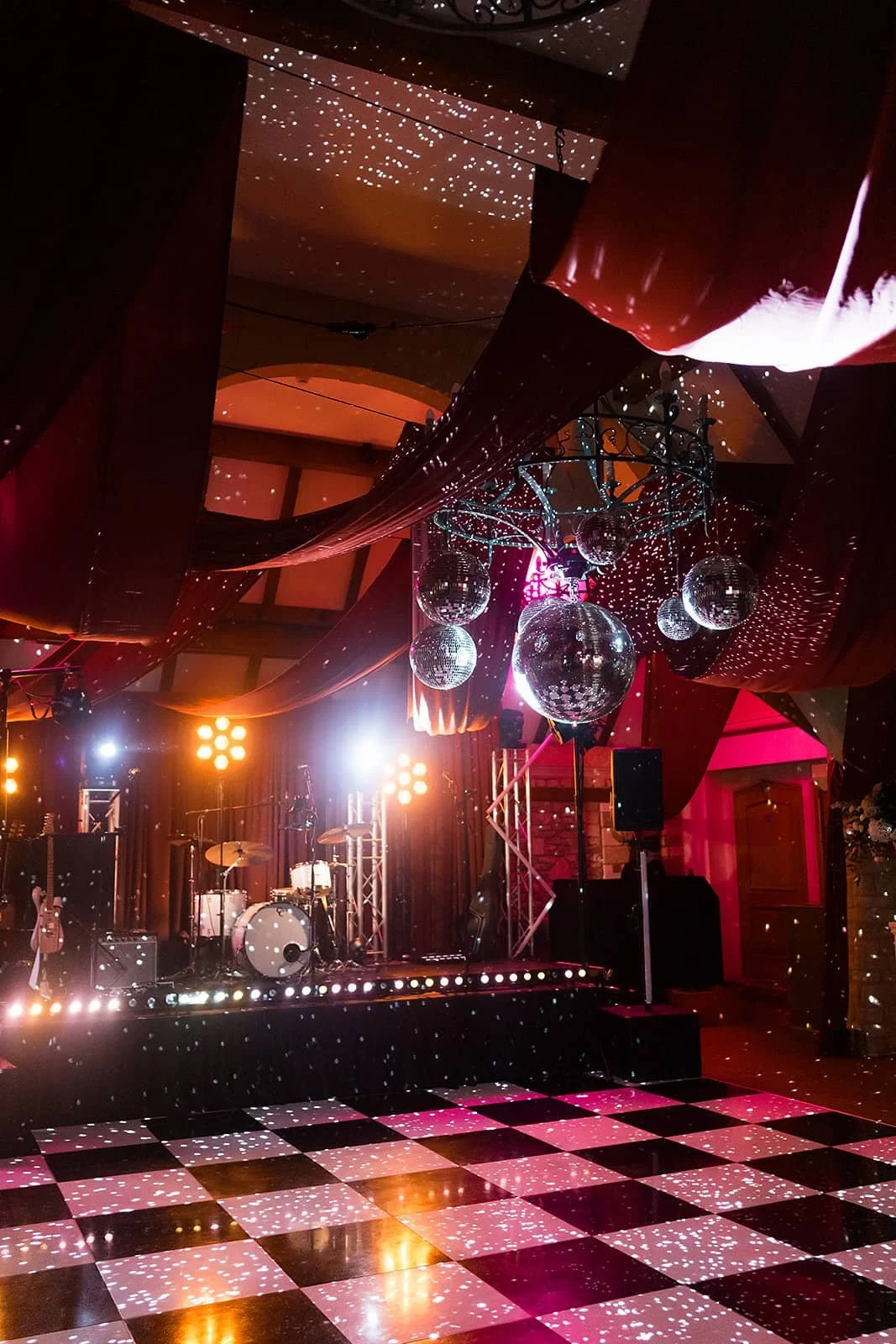 22. immersive-wedding-guest-experience.jpg