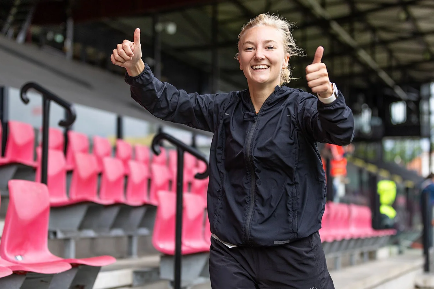 Gisteravond is het eindbedrag van de Roparun bekend gemaakt, het heeft maar liefst € 4.704.543,02 opgeleverd!
Tijdens de Pinksteren, liepen en fietsten honderden teams met in totaal duizenden deelnemers, een estafetteloop van meer dan 500 kilom