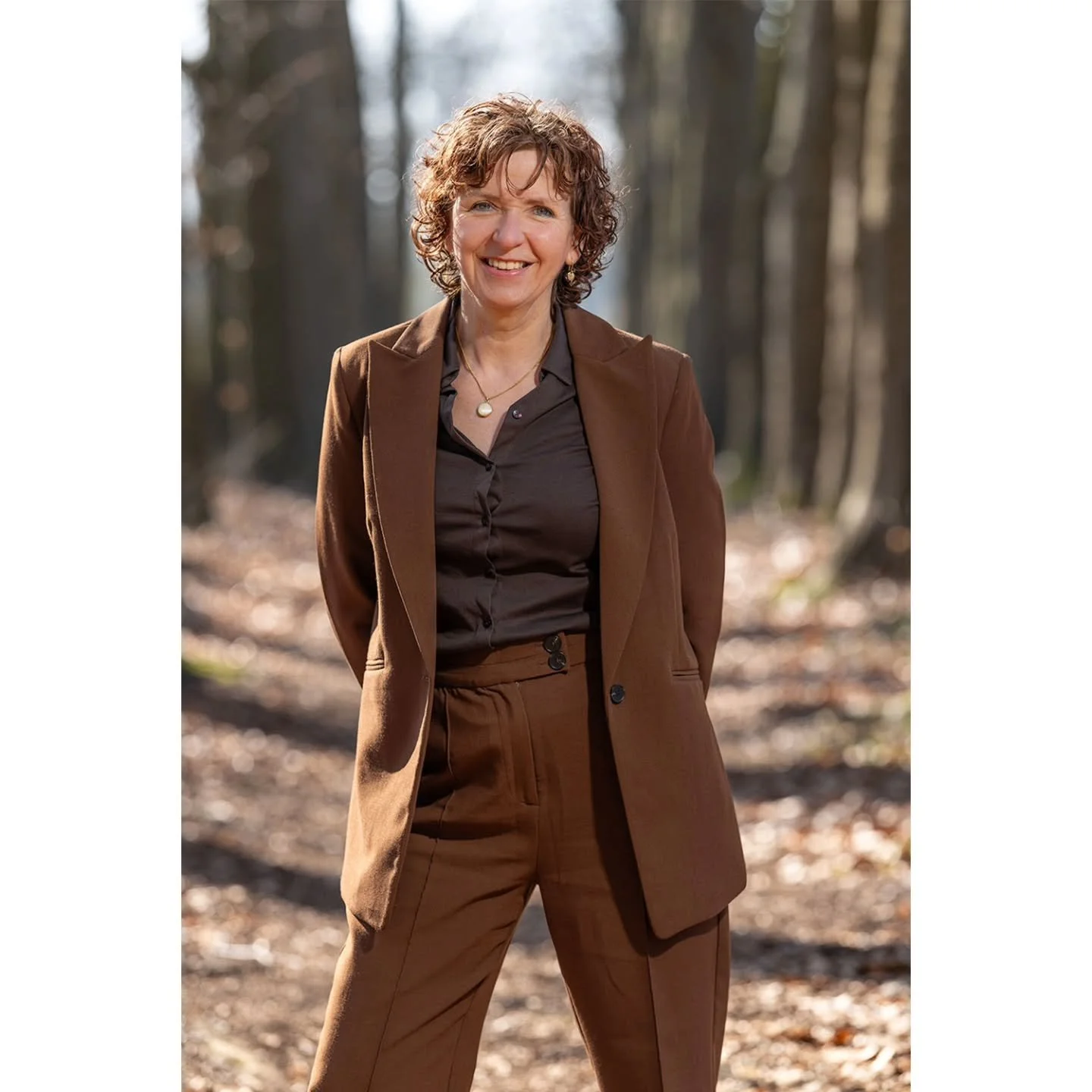 Een jaar of vijf jaar geleden besloot @rinitevelthuis een boek te schrijven en vandaag werdt het eerste gedrukte exemplaar gepresenteerd! 

Advocate, mediator en coach wilde graag overbrengen dat het mogelijk is om anders naar conflicten te kijken en