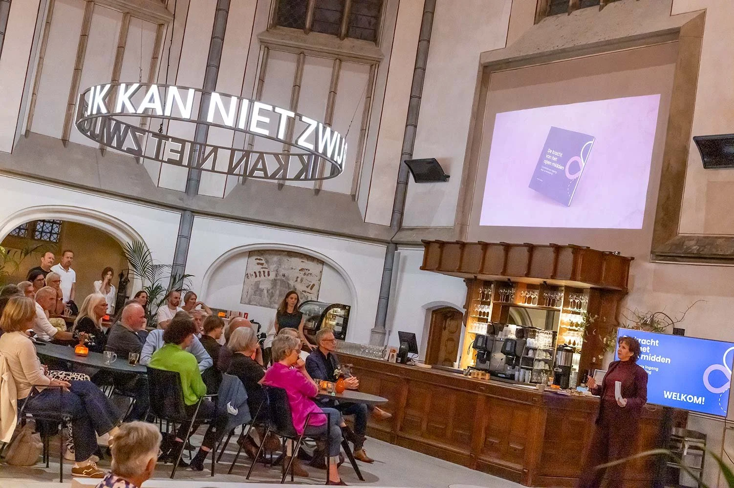 De afgelopen maanden hebben we weer een aantal bedrijfsevenementen mogen vastleggen. Altijd leuk om dit op de meest uiteenlopende locaties te mogen doen, verschillende mensen te ontmoeten, te anticiperen en je aan te passen aan de verschillende licht
