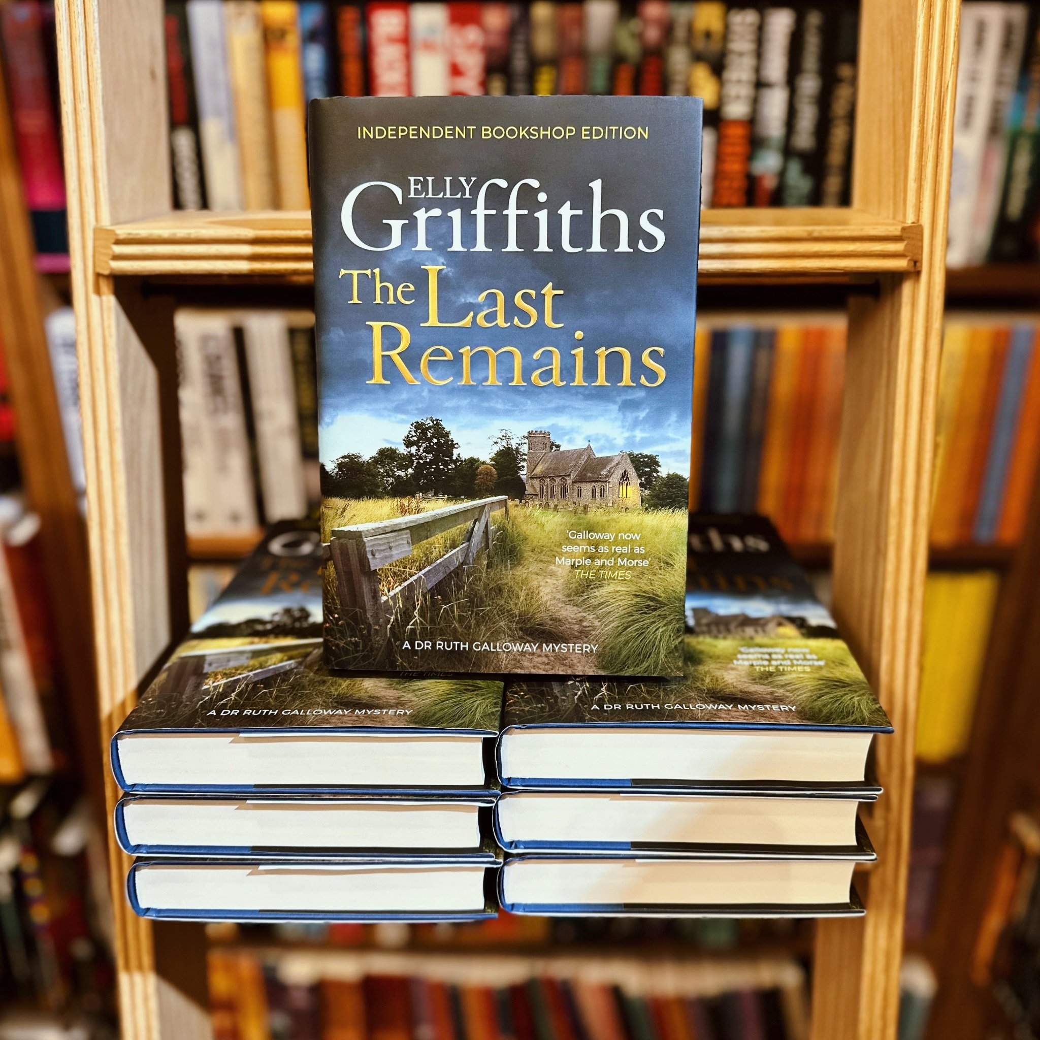Quercus publish Elly Griffiths’ THE LAST REMAINS