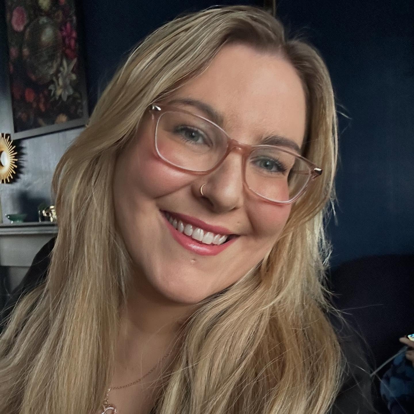 ✨❤️ Hello ❤️✨ That's me by the way .... 👆

✨ Meet Your Bridal Hype Girl ✨
Hi, I&rsquo;m Leanne &ndash; bridal hair and makeup artist, skincare obsessive, board game enthusiast, fairy light lover&hellip; and your personal wedding-day cheerleader. 💖?
