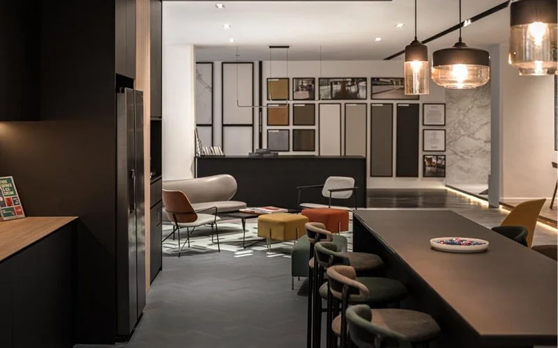 Contemporary 4-room HDB kitchen featuring a dark breakfast bar.