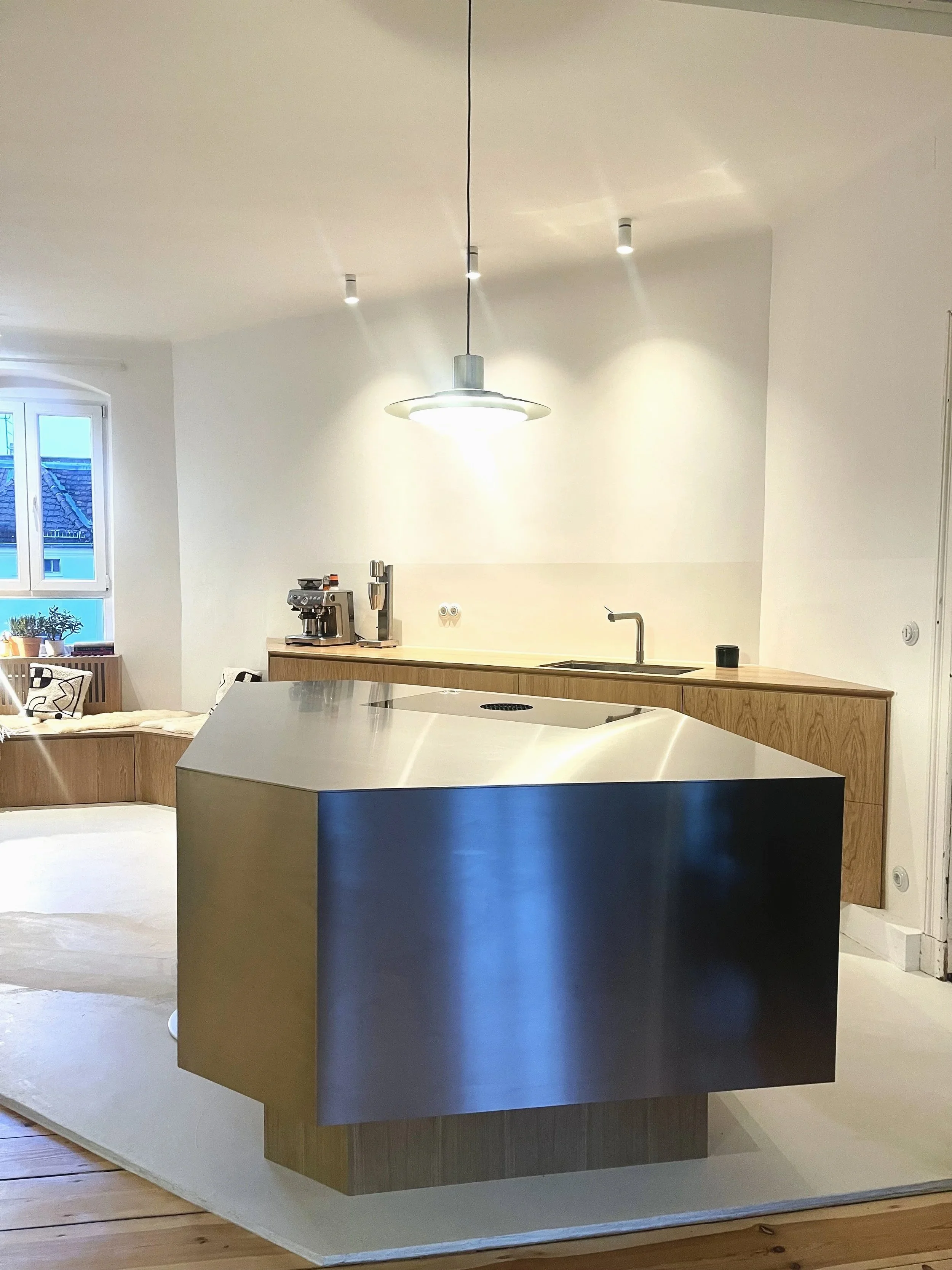 Oak Kitchen with stainless steel island