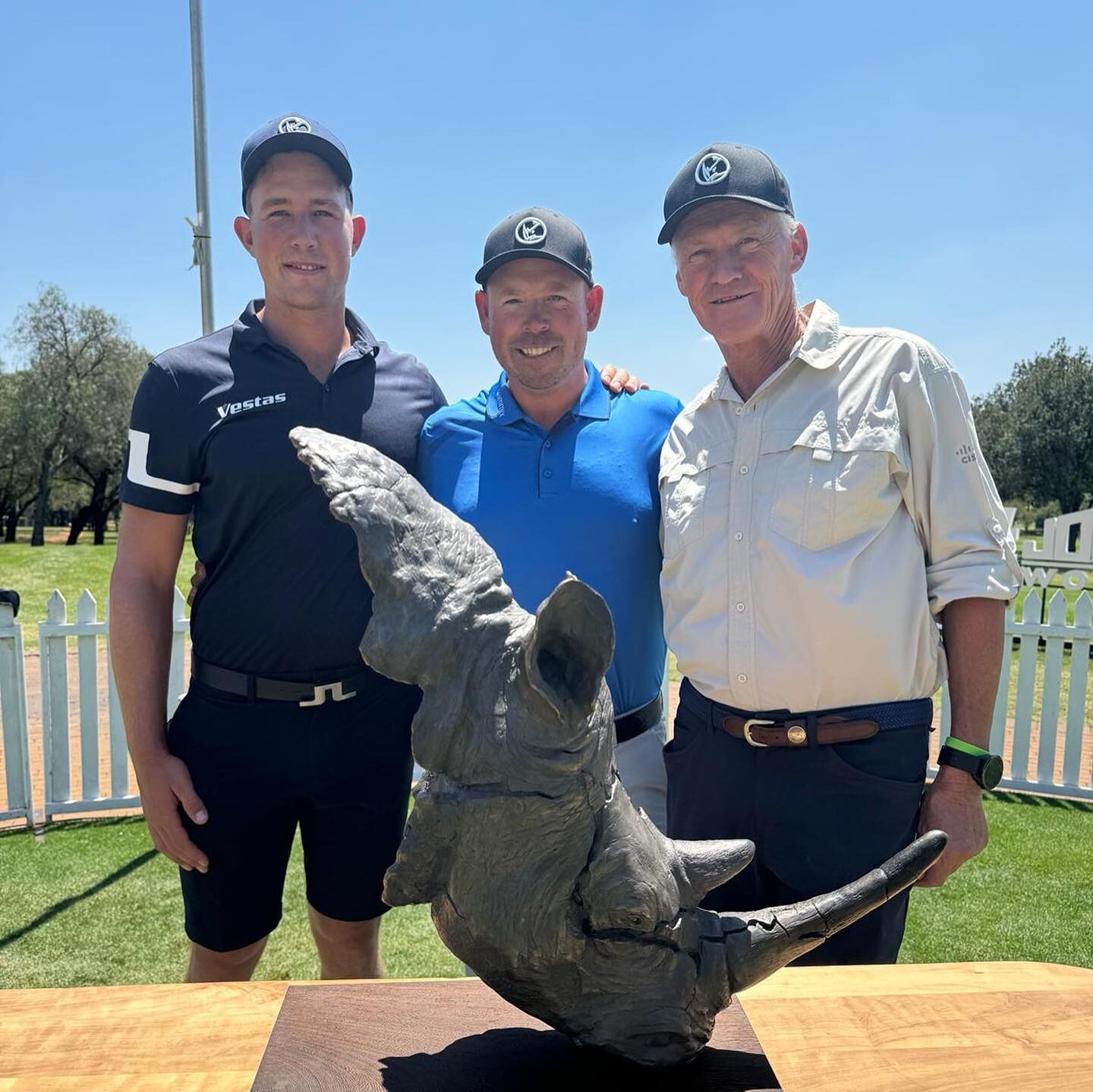 Many congrats to @niklasnorgaard_ who picked up the @birdies4rhinos trophy this week for making the most birdies in 2023!! Awesome achievement 👊🏻 also supporting wildlife conservation at the same time!! 🦏