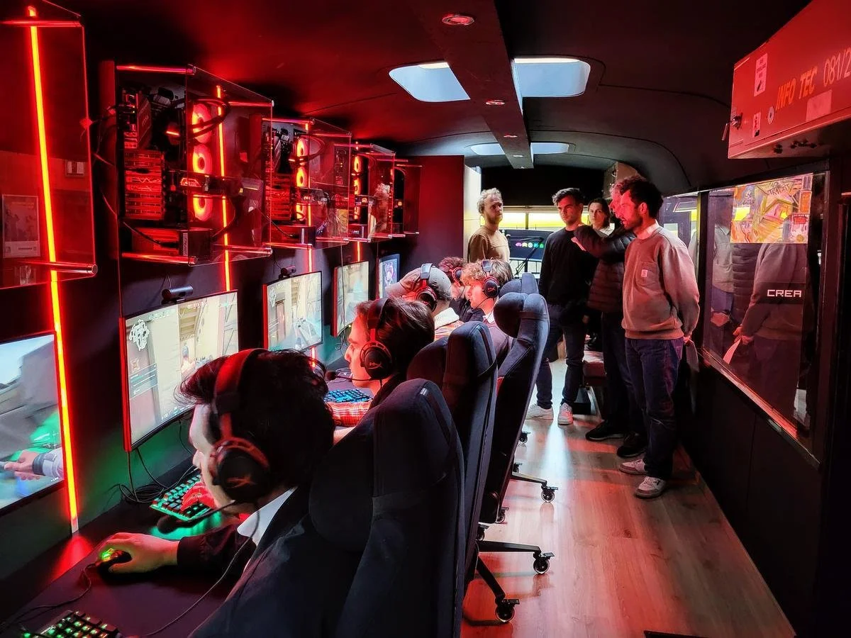 Bezoek innovatieve gamebus in JC Tranzit Kortrijk