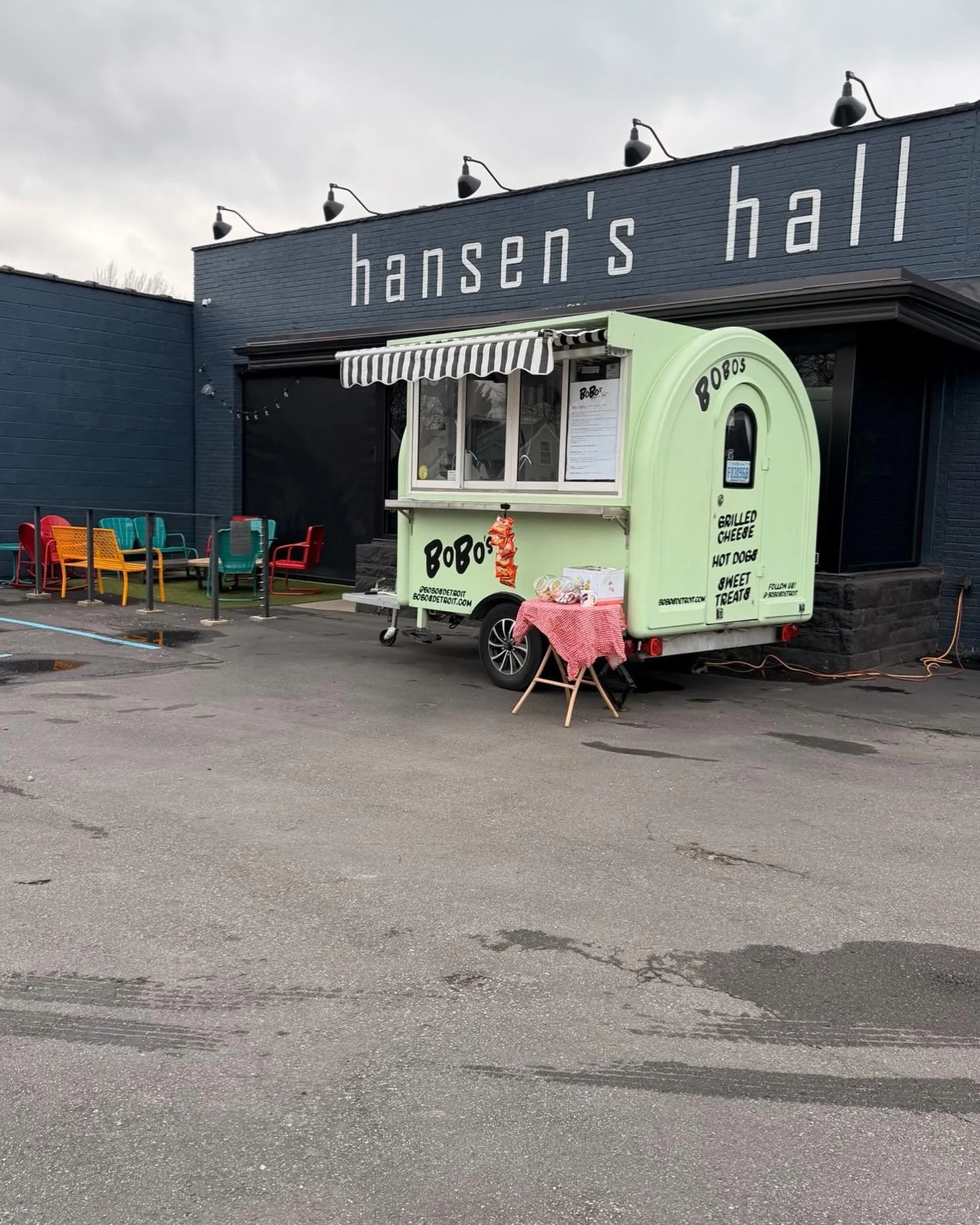 The lil&rsquo; pistachio has arrived. Rockin&rsquo; 5-8 out front. 

4-12 inside with the good hangs.
