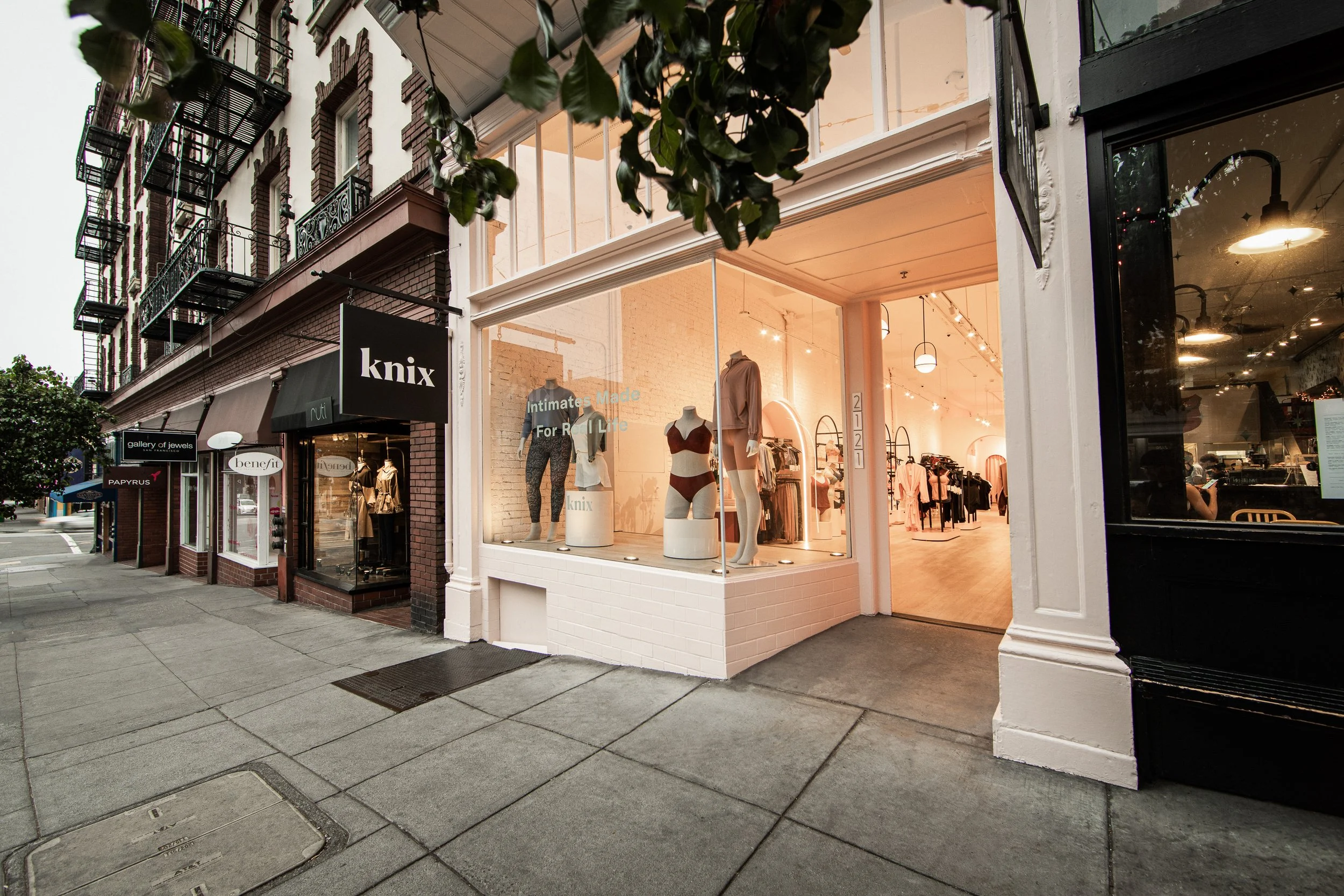 01_KnixSF_StoreFront_0016.jpg
