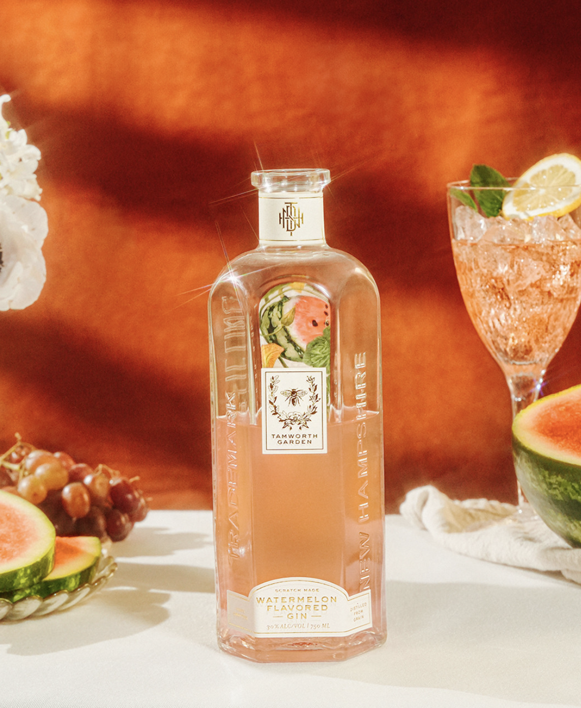 Experience a sip of summer bliss with our Tamworth Garden Watermelon Gin 🍉 Our low-proof gin combines a burst of flavors, using the entire watermelon (rind and all) with zesty lime and invigorating mint, all complemented by subtle hints of dry cocon