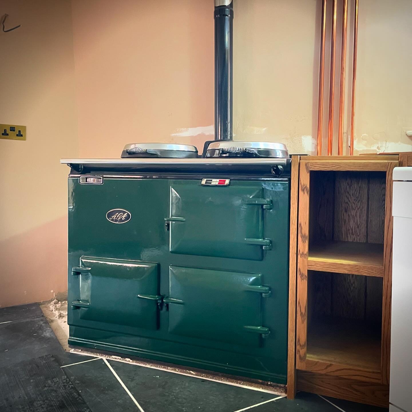 Reinstated this oil vaporising Aga recently, for a newly refurbed kitchen in Monk Silver, Somerset. #aga #agarayburn #agaengineer #oilengineer #Somerset #oftecengineer #heatingengineer