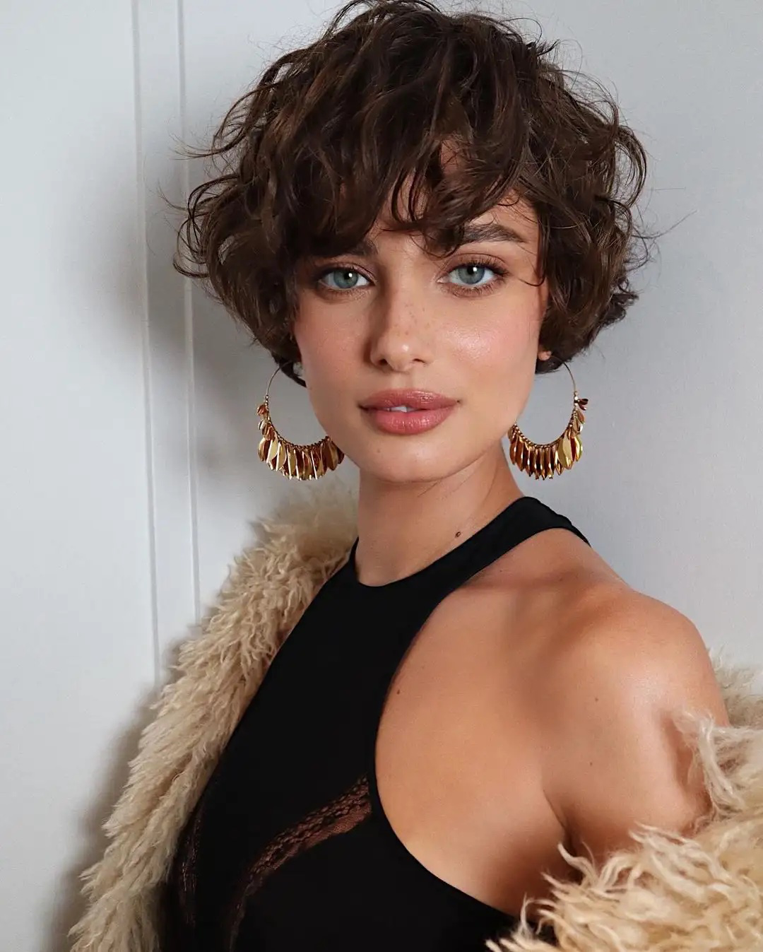 Messy Chic: Effortless Textured Hair Tips for Stunning Style