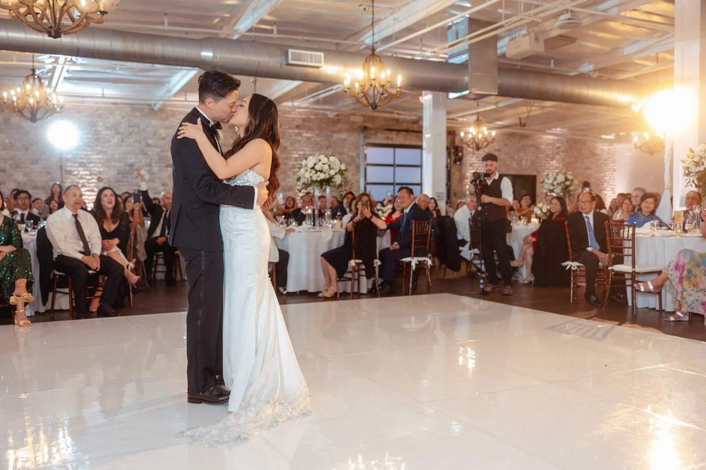 The first dance always gets us. ✨ 
At Fête, these are the memories we live for… the kind that give you goosebumps and make everyone fall in love with love all over again.
If you’re picturing your own first dance surrounded by