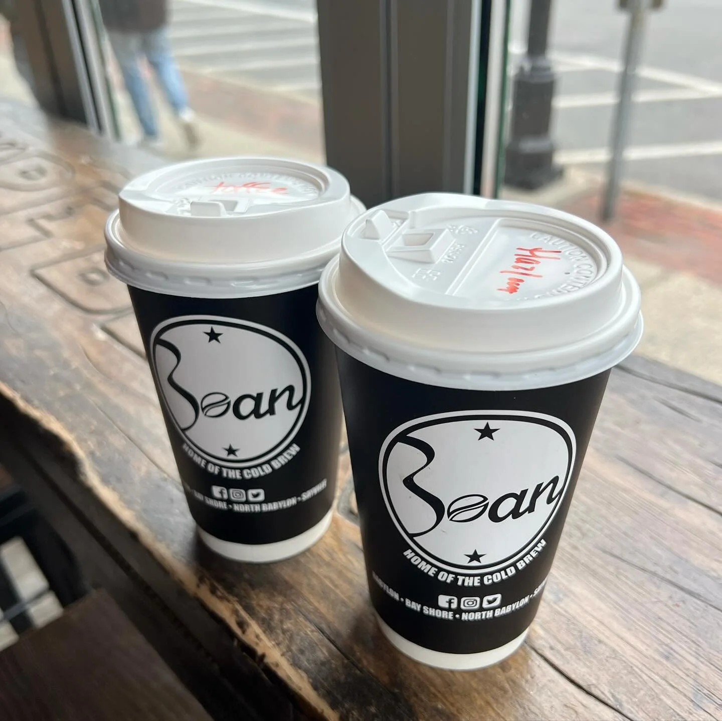 ☕️ bay shore @ bay shore bean

stopped in bay shore bean today for some lattes 🤗 we got toffee nut and hazelnut lattes and they were 10/10! can&rsquo;t wait to start trying some valentines day flavors soon 🥰