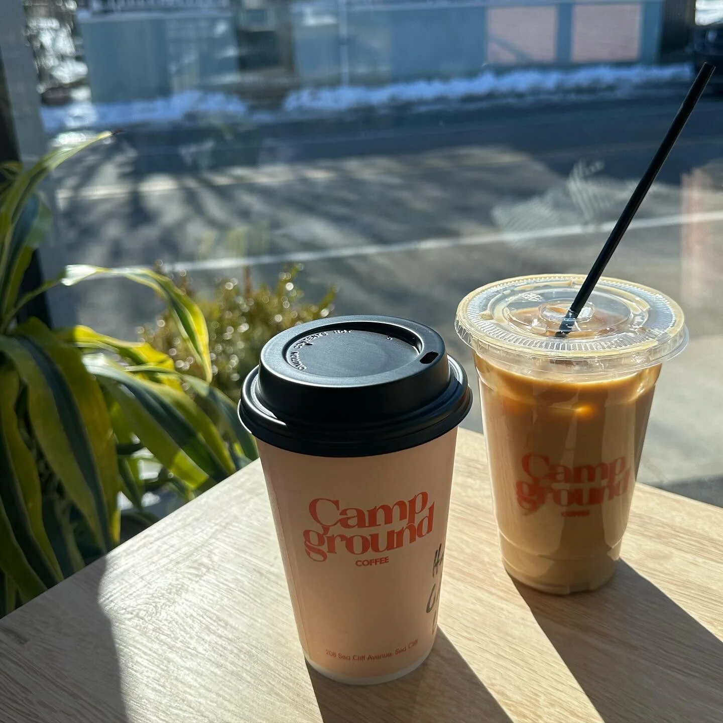 ☕️🚨sea cliff, li @campgroundbeer

👀👀👀 stopped by the newly opened Campground COFFEE! this shop was too cute, and perfect spot for a coffee date. (or beer!) we got an iced caramel latte and a hot hazelnut latte and the total was about $14 for both