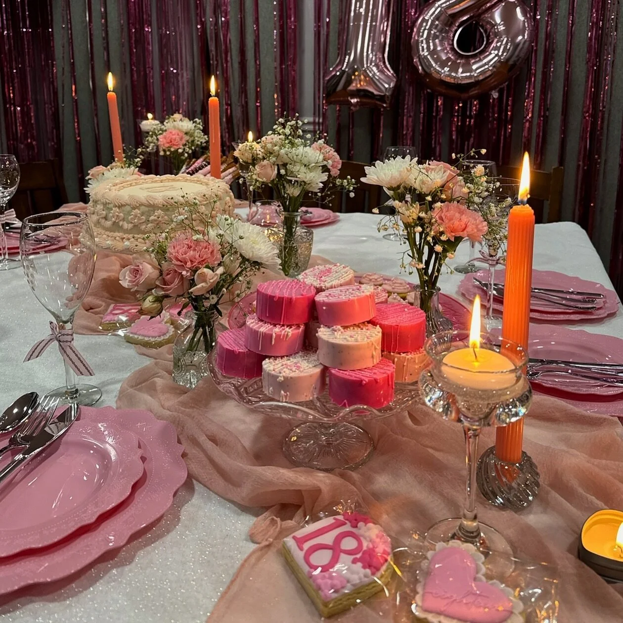 this tablescape is giving 🎀✨🎂💖 DM us for your next event, and we will make your visions come to life! ✨