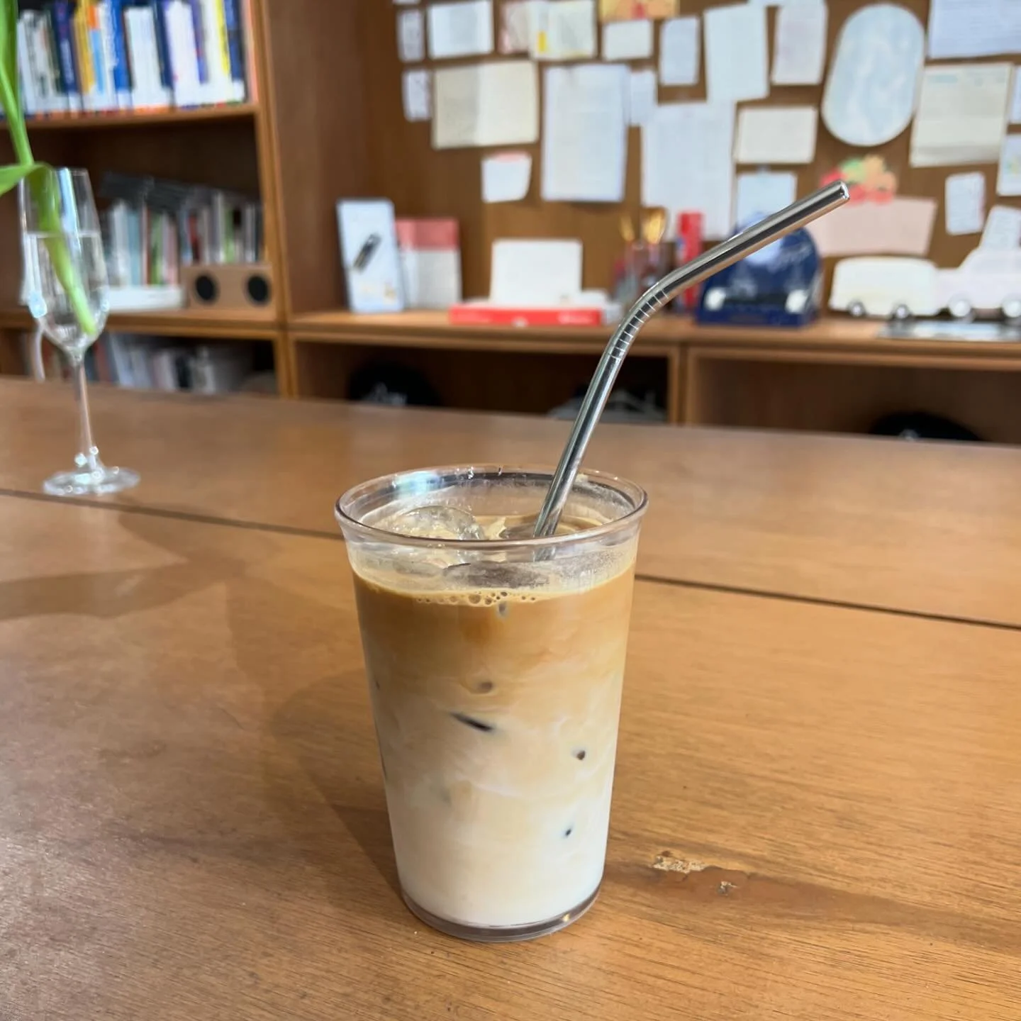 ✈️☕️ seoul, south korea @sunnybreadkr 

spent the week in seoul for work and learned that there is a cafe on literally every corner here 🙌🏻 favorite cafe was definitely @sunnybreadkr for their delicious lattes, chill vibes, and fully gluten free me