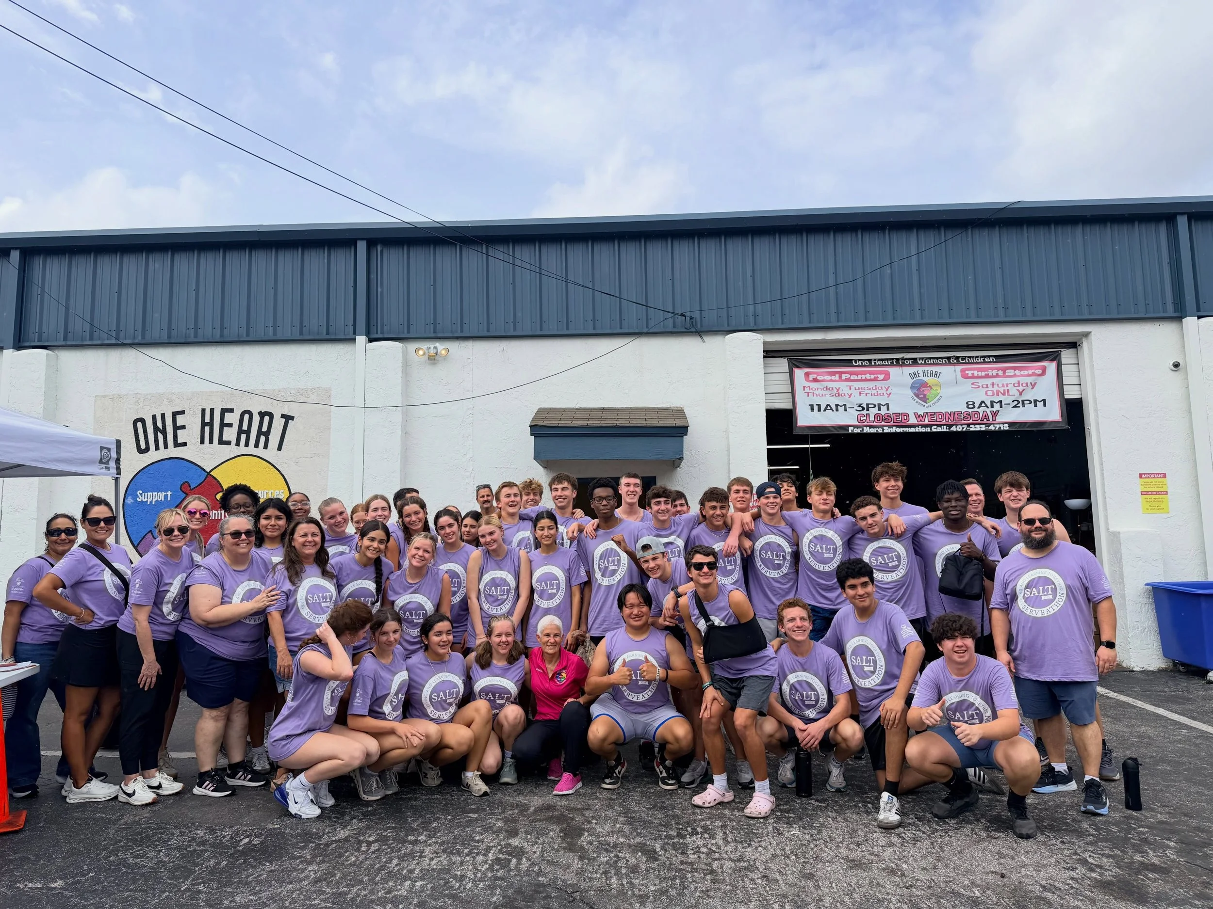 💙 Community in action!

Today, we had the incredible opportunity to welcome 41 students and 10 teachers and staff from Geneva High School to One Heart for Women &amp; Children!

For 3.5 hours, this amazing group rolled up their sleeves and served al