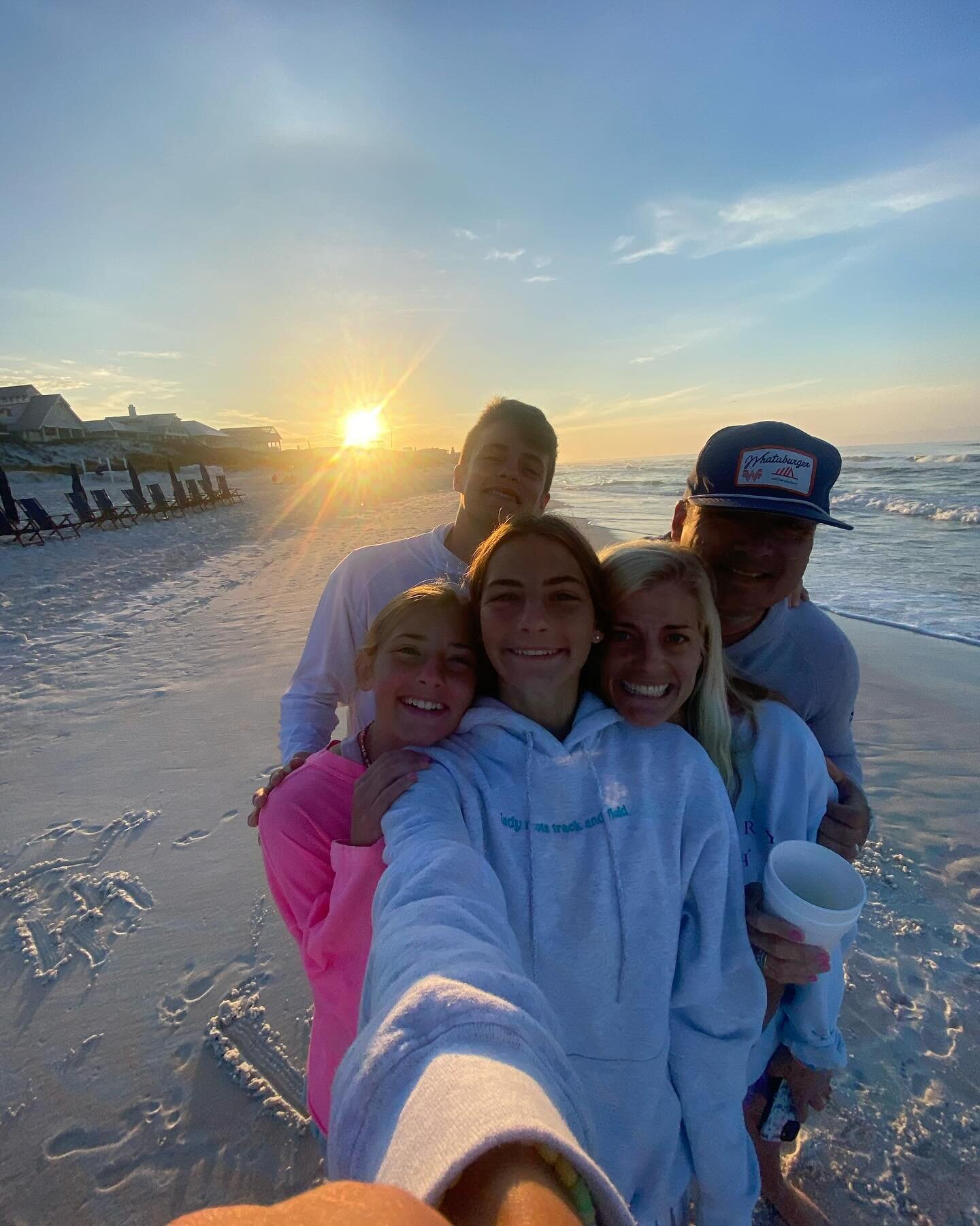 it must be spring☺️🩵🏝️

thankful for the sand, sea + selah with my #trottertribe this week. psalm 27. good for the soul.