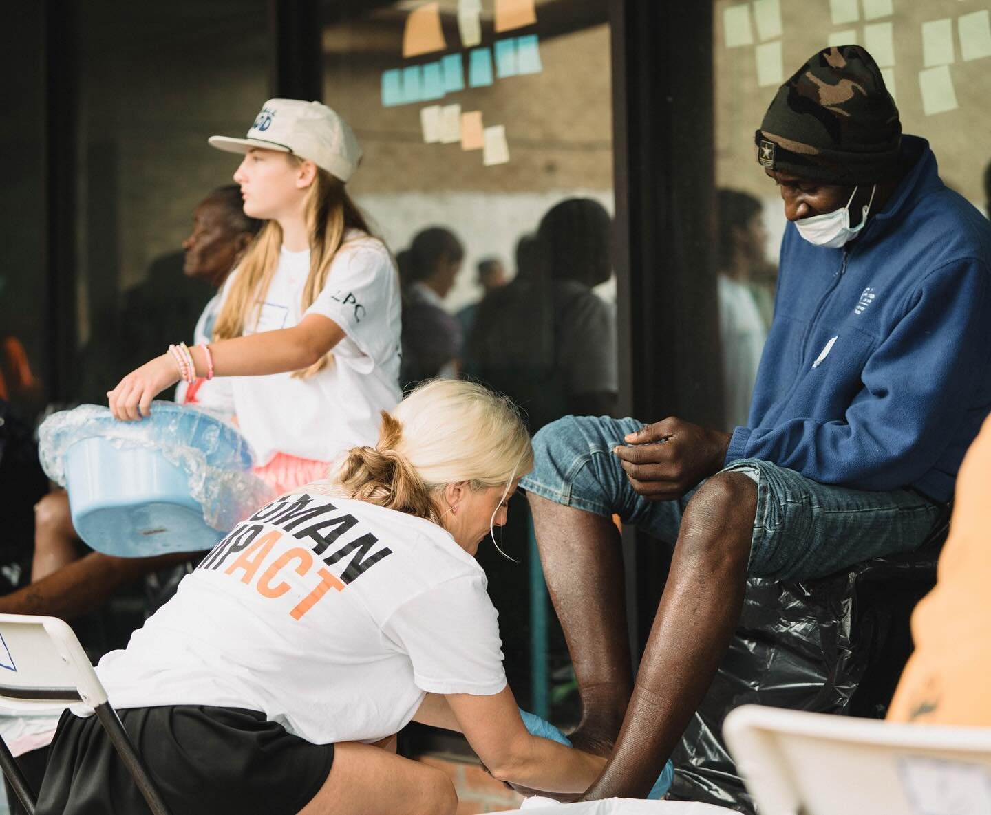 a few weeks ago my tribe had the privilege of jumping into @hphumanimpact FEET ON THE STREET event. something so beautiful about the true meaning of servanthood - lifting each other up and granting the dignity of joy one to another. we all are walkin