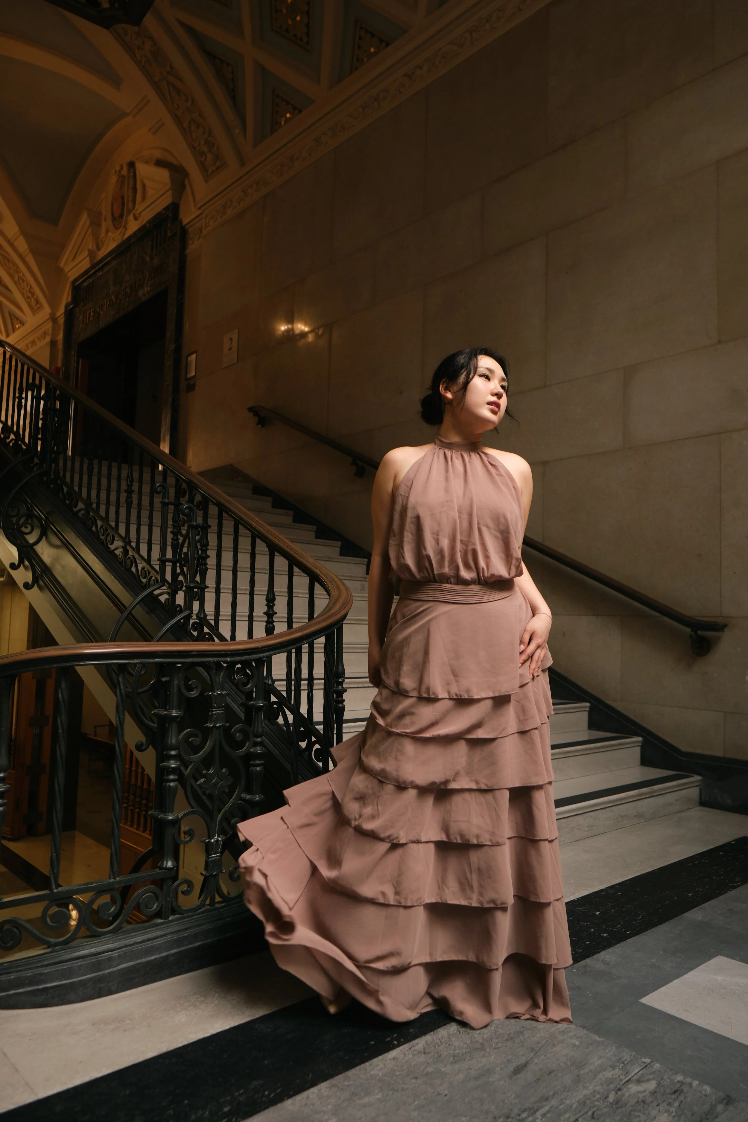 Your graduation, shot like a high-fashion editorial – Stand out with luxe, artistic portraits at UT.