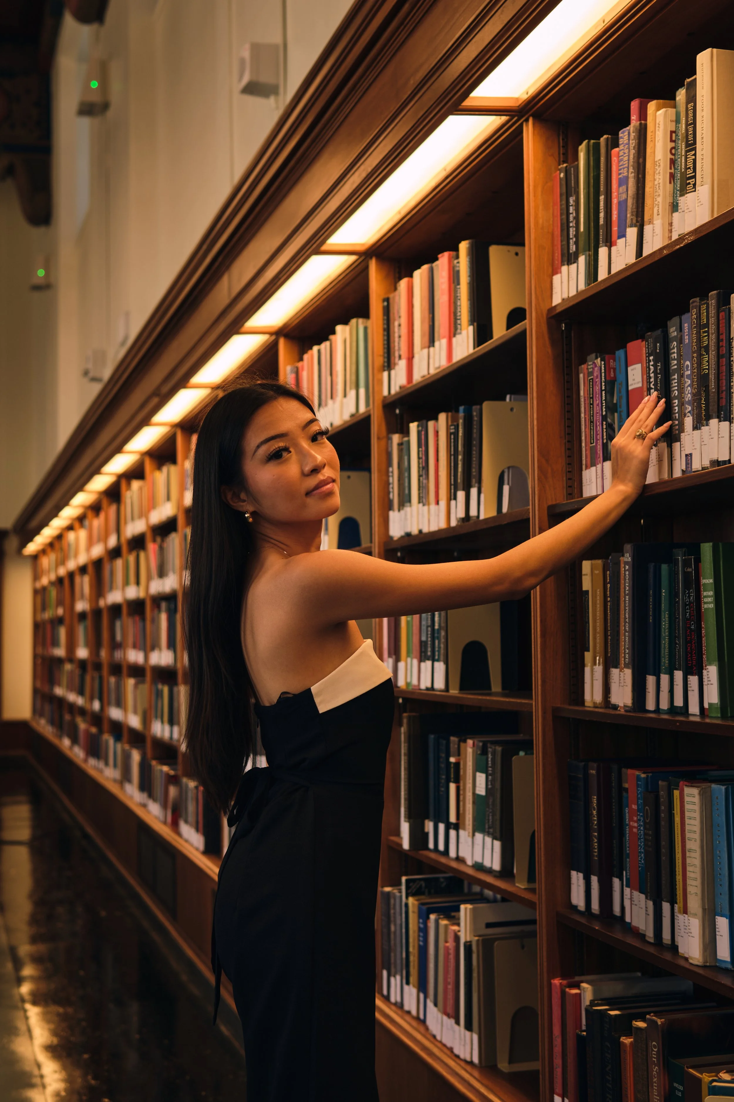 UT Austin's best natural light photographer for graduation portraits that glow with Longhorn pride.
