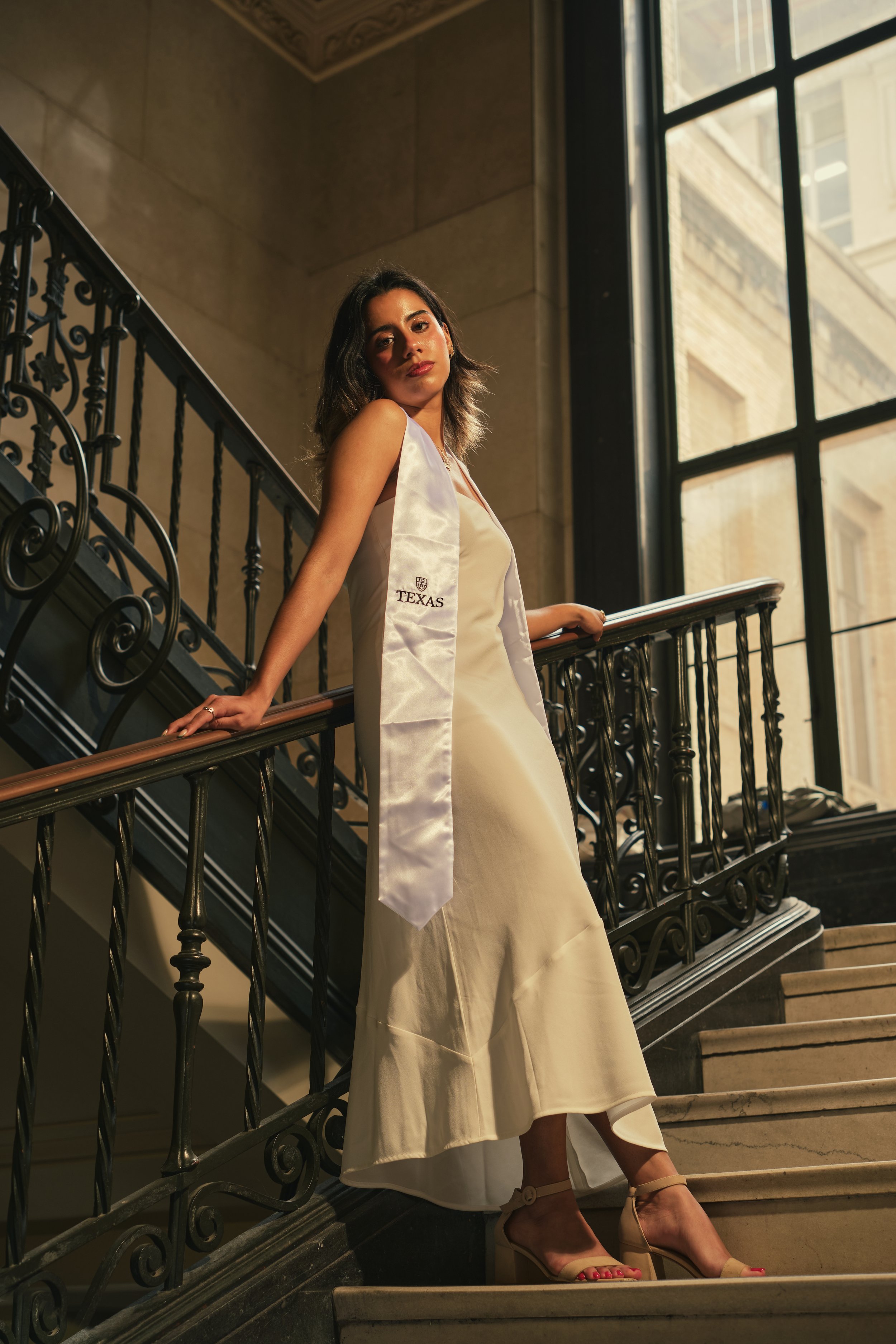 Graduation photo ideas at UT Austin – From the Main Building to the Six Pack, find your perfect backdrop.