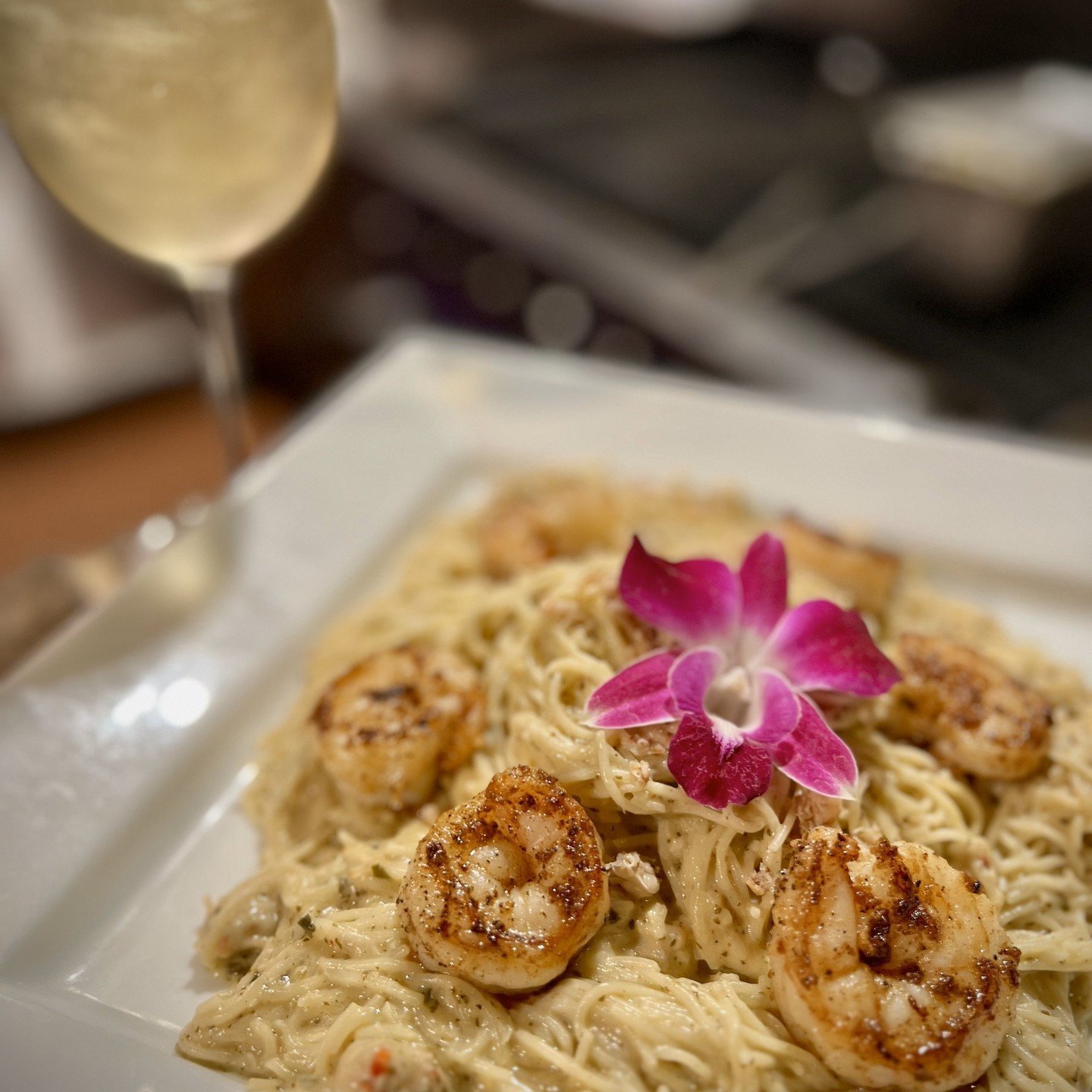 ‼️Weekend Special‼️

This Friday and Saturday's special is creamy seafood pesto pasta for $22.99. Angel hair pasta tossed in a crawfish pesto cream sauce topped with jumbo grilled shrimp and lump crabmeat served with a side dinner salad.