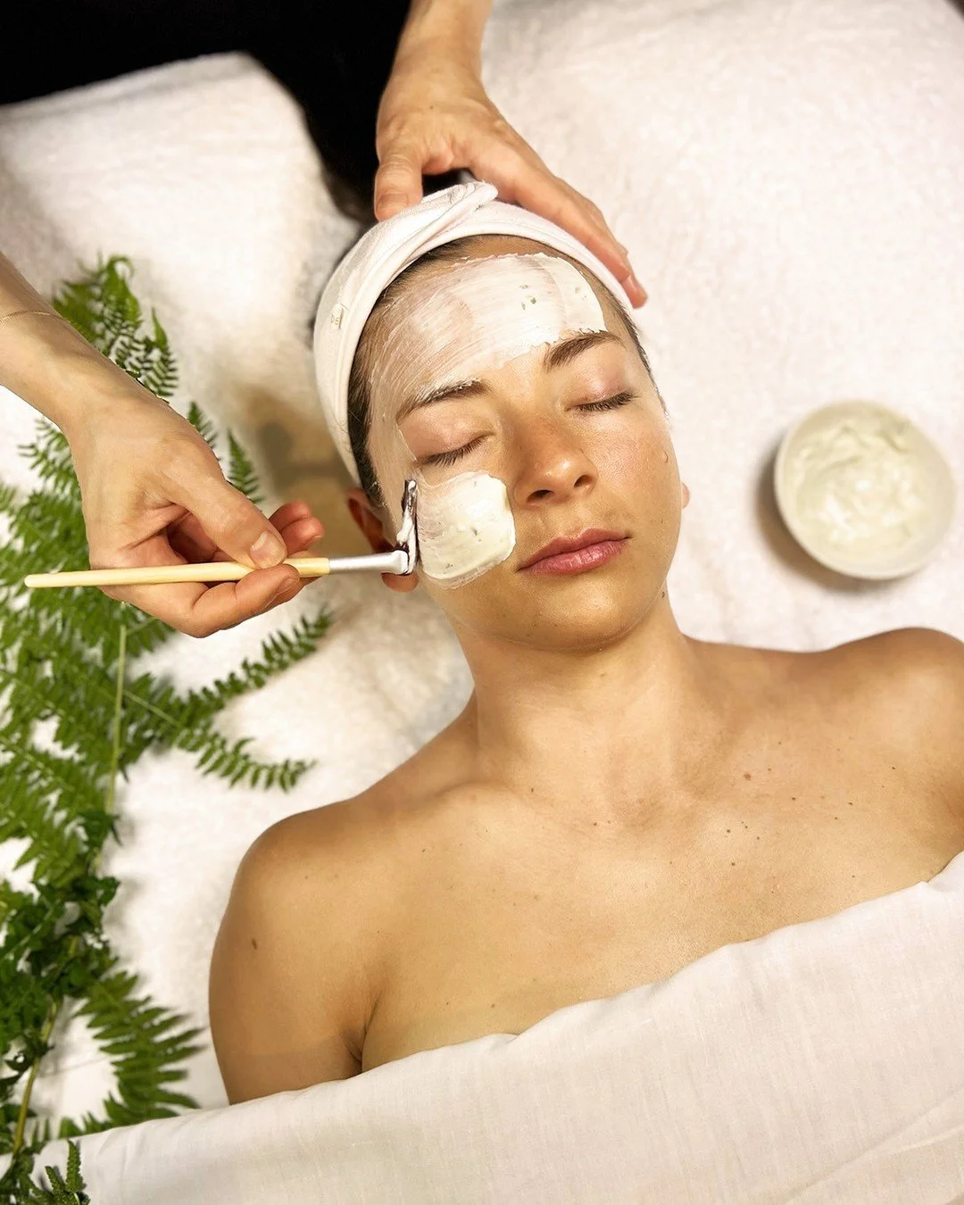 Your holiday glow starts here, with a limited-time facial package! 🌟⁠
⁠
Before the parties, the travel, and the endless to-do lists &mdash; give your skin a reason to shine. ✨⁠Our Holiday Glow-Up Facial Package is designed to restore radiance and ca