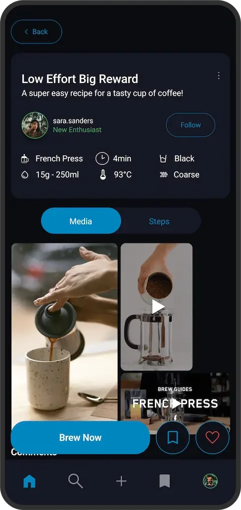 Mobile app screen showing a coffee brewing recipe with instructions for French press, including 4-minute brew time, 15 grams of coffee, 250 milliliters of water at 93°C, and brewing in a coarse grind, with images of pouring coffee and French press.
