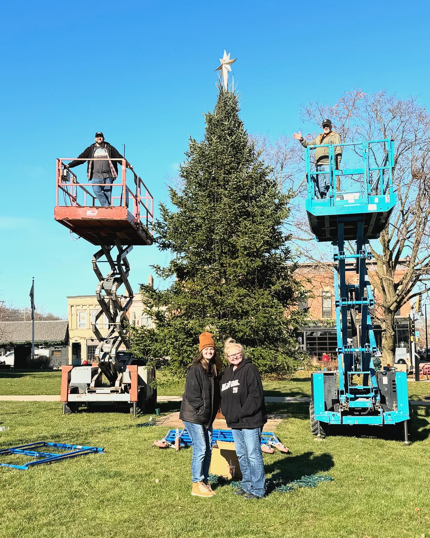 The community is hard at work getting the town lit up for Candlelight Walk! Come see the decorations and support small businesses this Saturday from 3-8pm! 🎄 

#candlelightwalk #smalltownchristmas #christmas #illinois #christmasmagic #christmascount