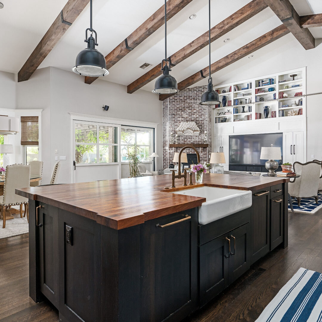 How do you like the rustic exposed wooden beams in this kitchen?
 
 Tony&amp;Ledi Alushi 
Realtors&reg; 
647.493.3579
www.tonyledi.com
Your Home Sold Guaranteed or We Buy It!*

#realty #homes #property #tonyledi #luxuryrealestate #homesforsale #sel