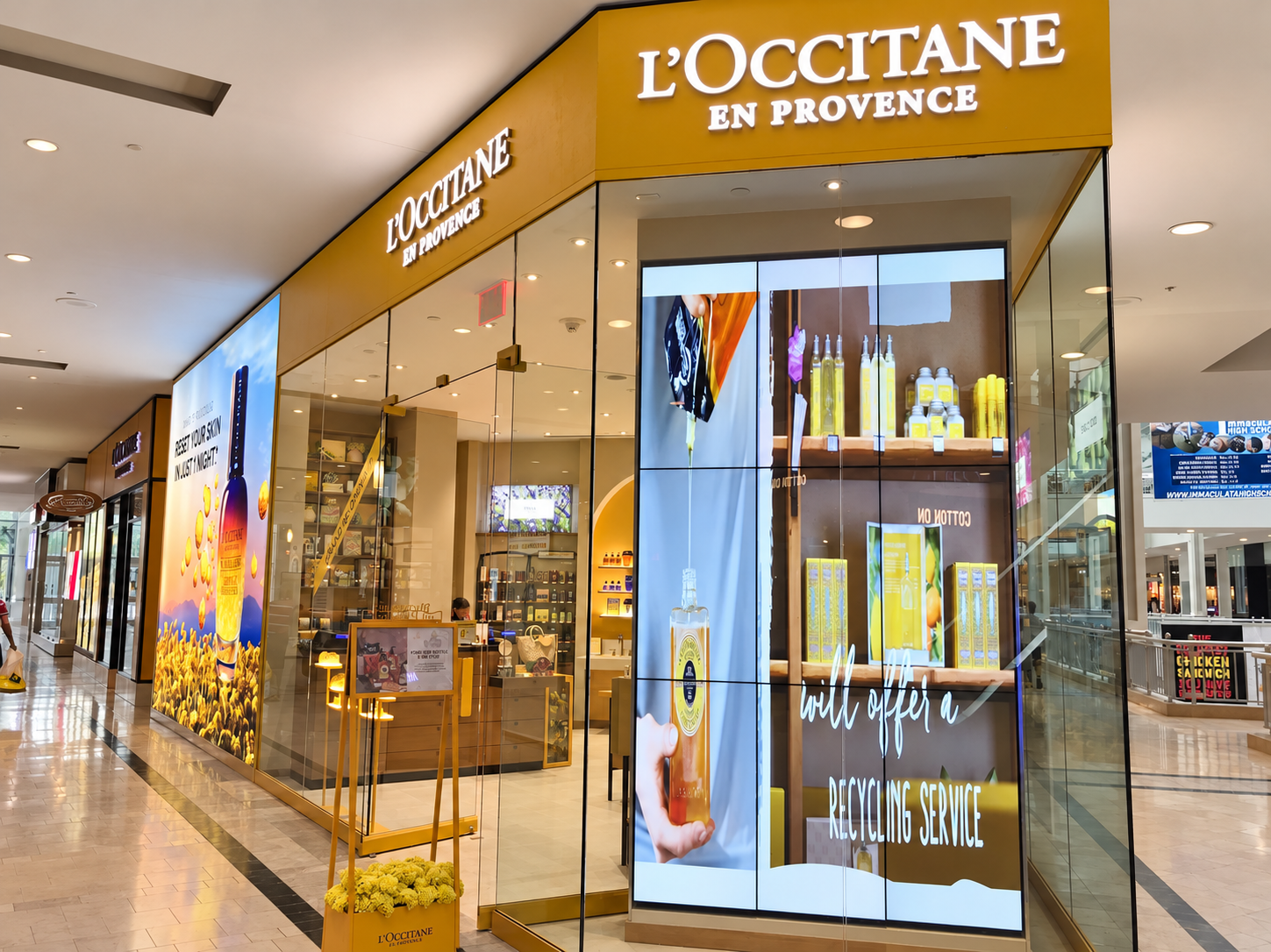 L'OCCITANE corner storefront in balanced light-8.png