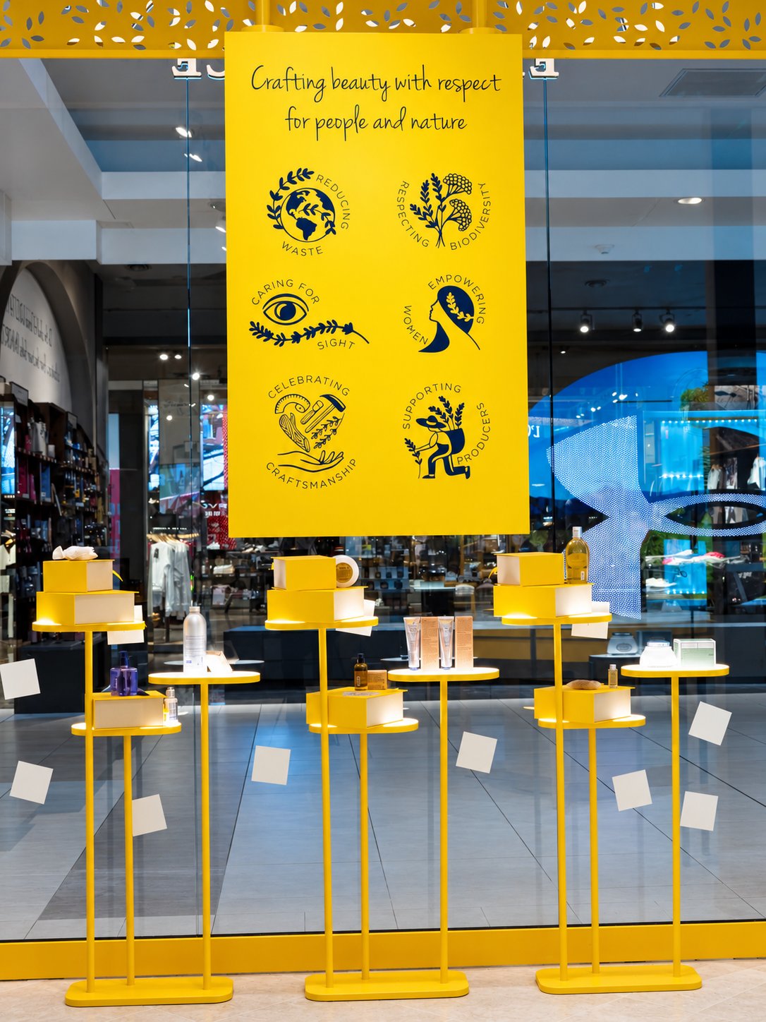 Golden L'Occitane window display-7.png